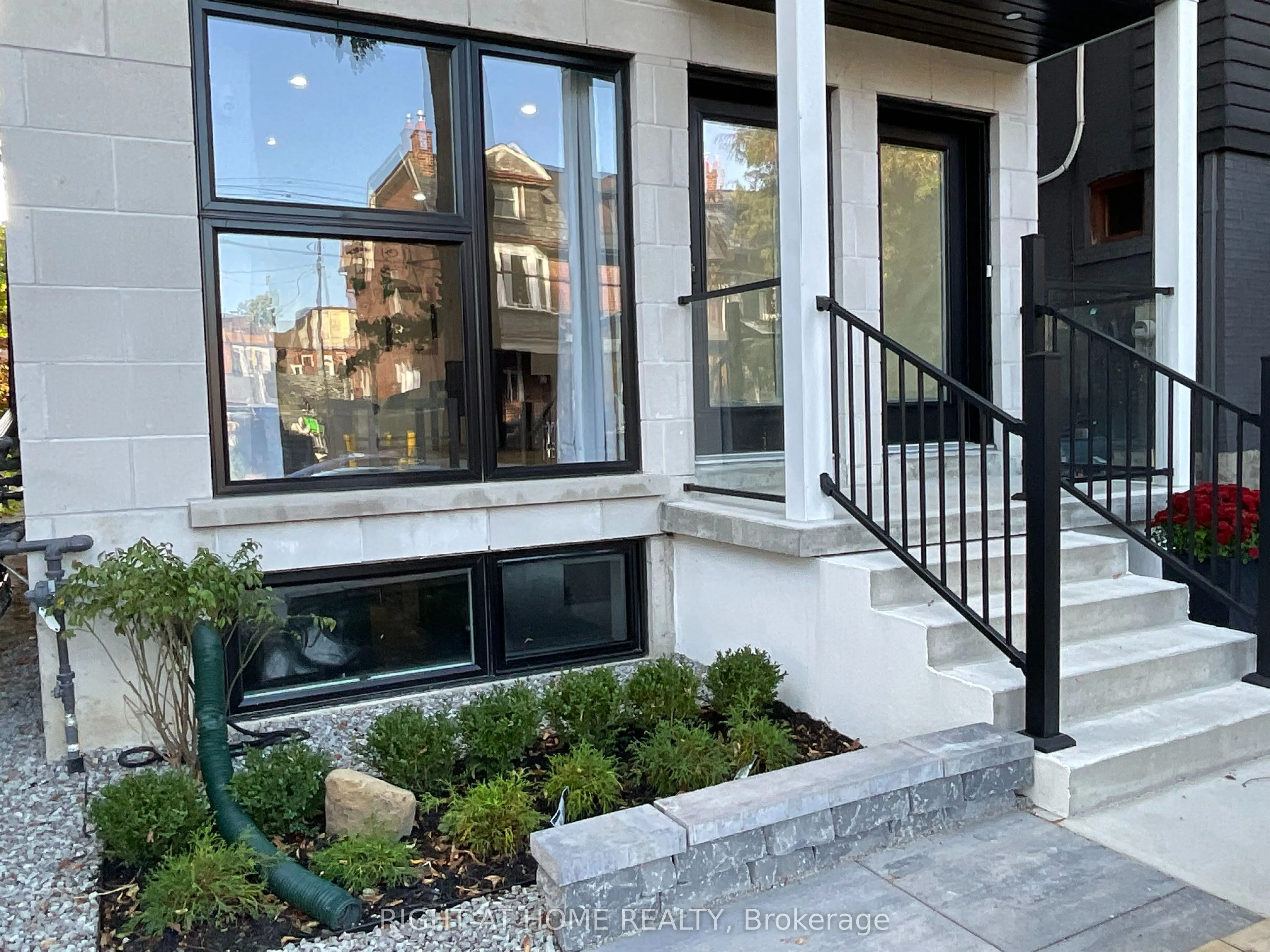 674 Manning Avenue, #Main Floor