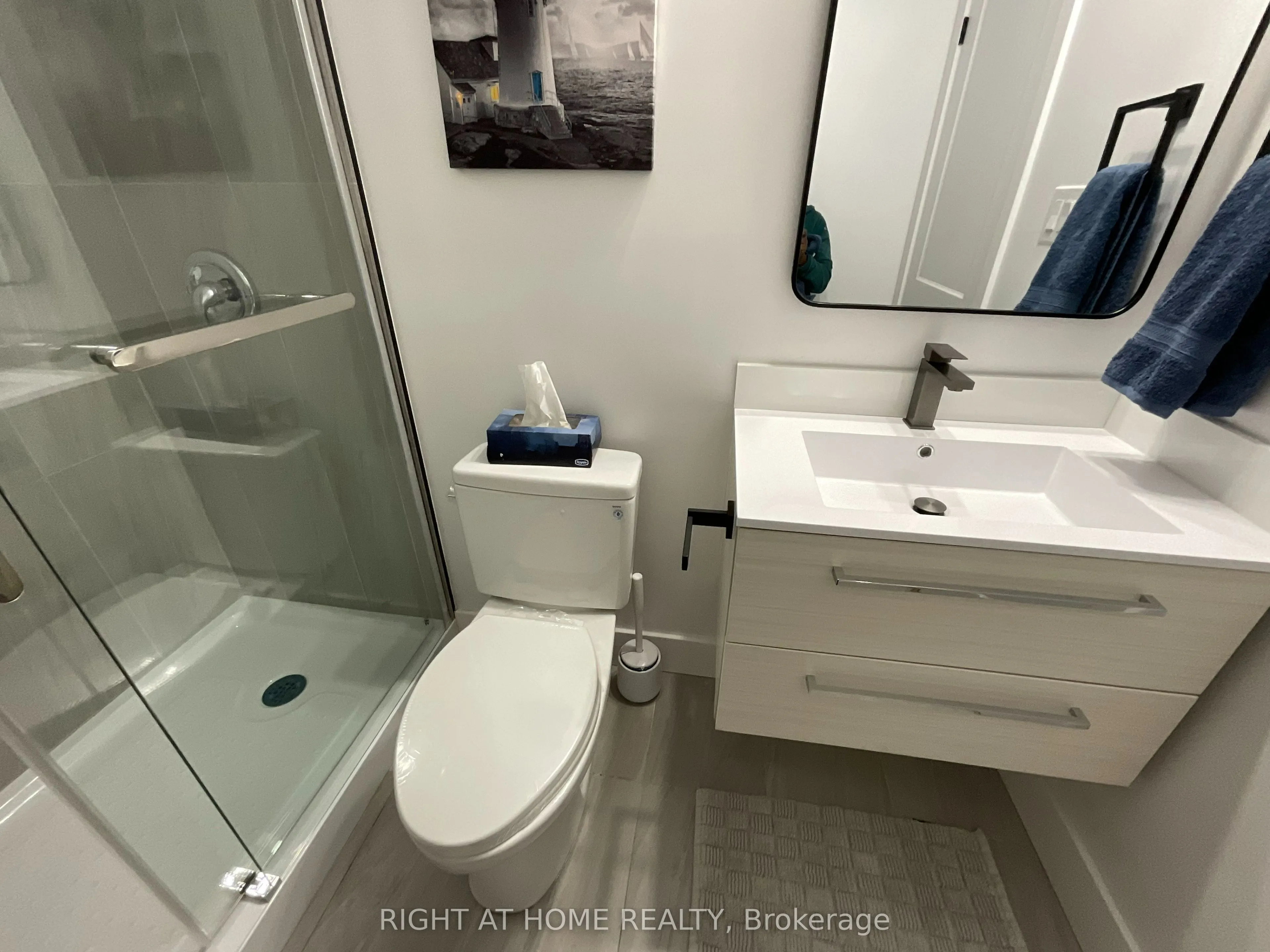 674 Manning Avenue, #Main Floor