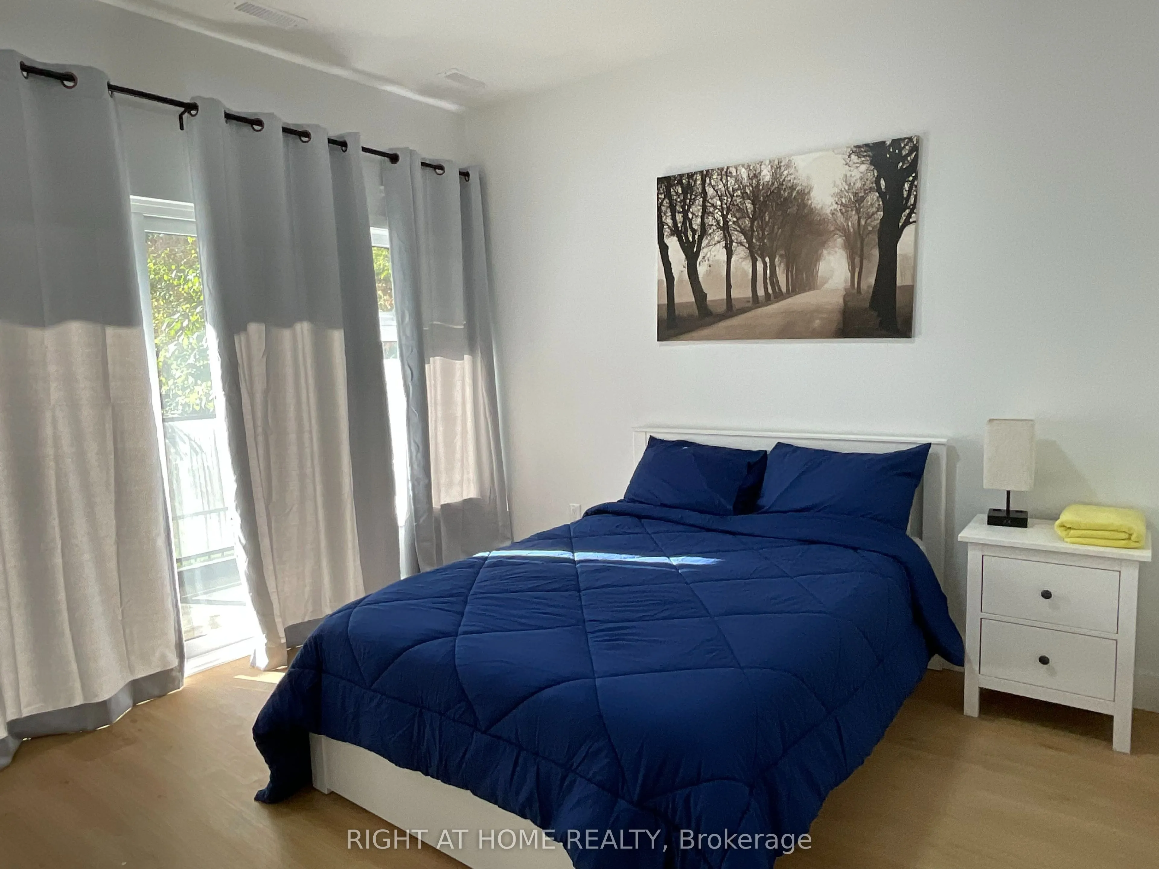 674 Manning Avenue, #Main Floor