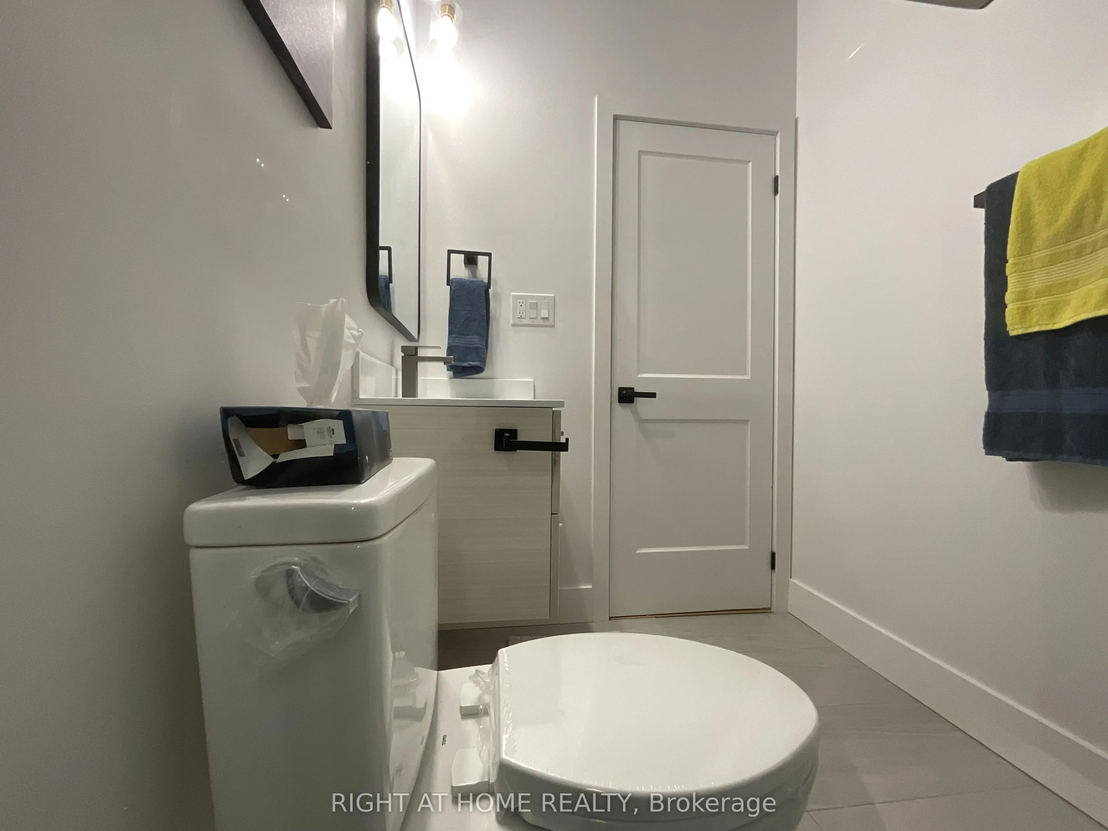 674 Manning Avenue, #Main Floor