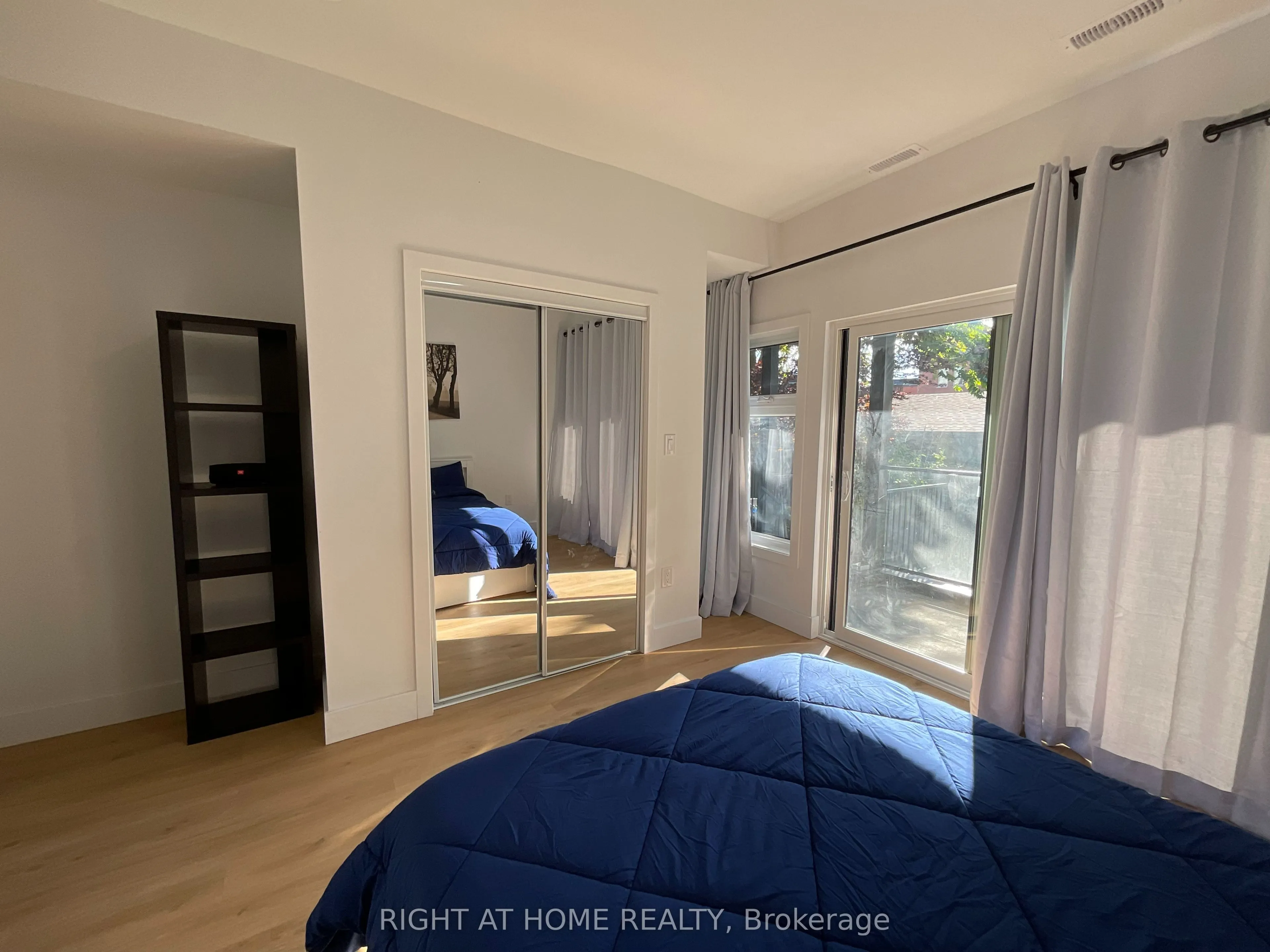 674 Manning Avenue, #Main Floor