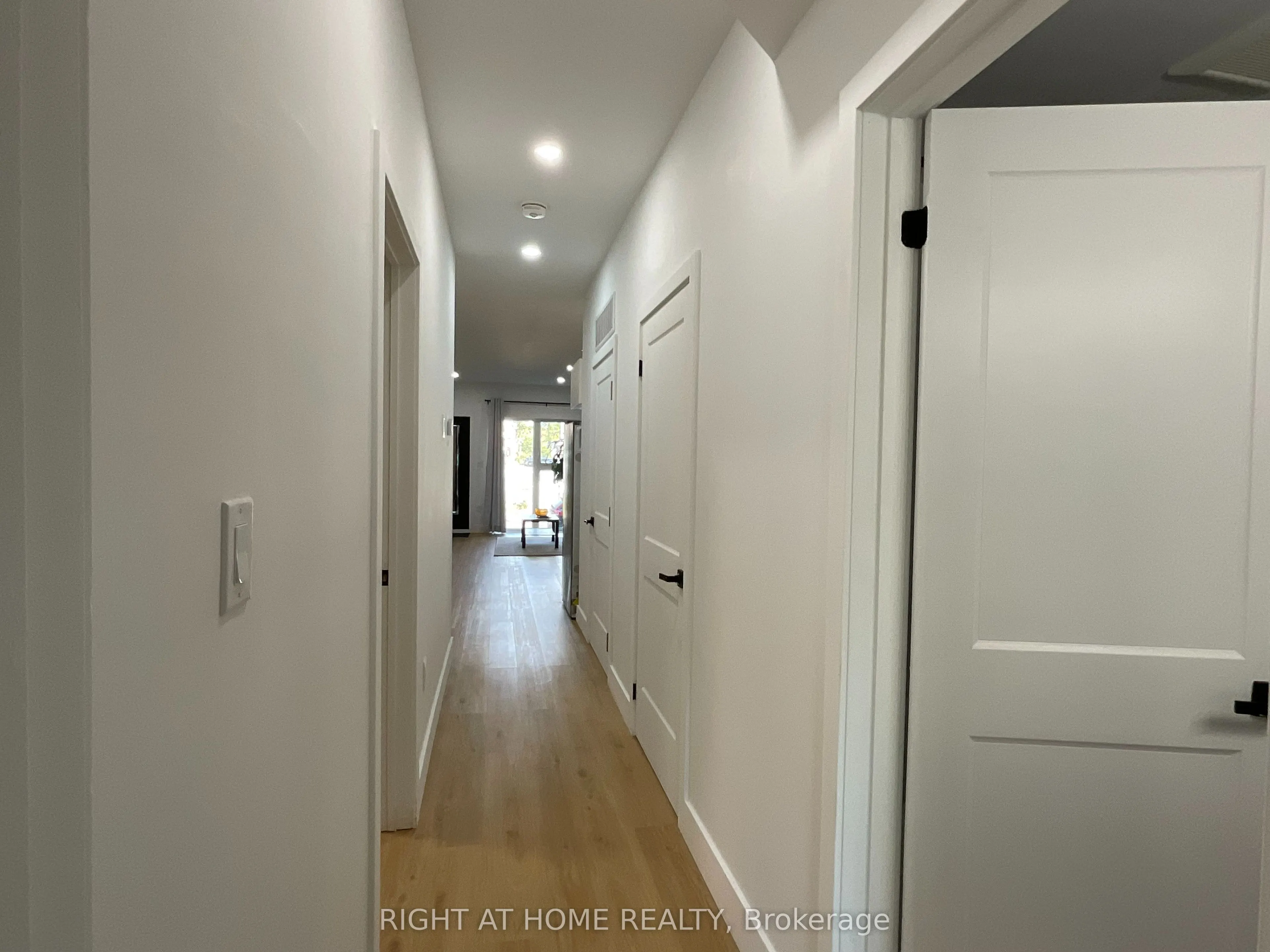 674 Manning Avenue, #Main Floor