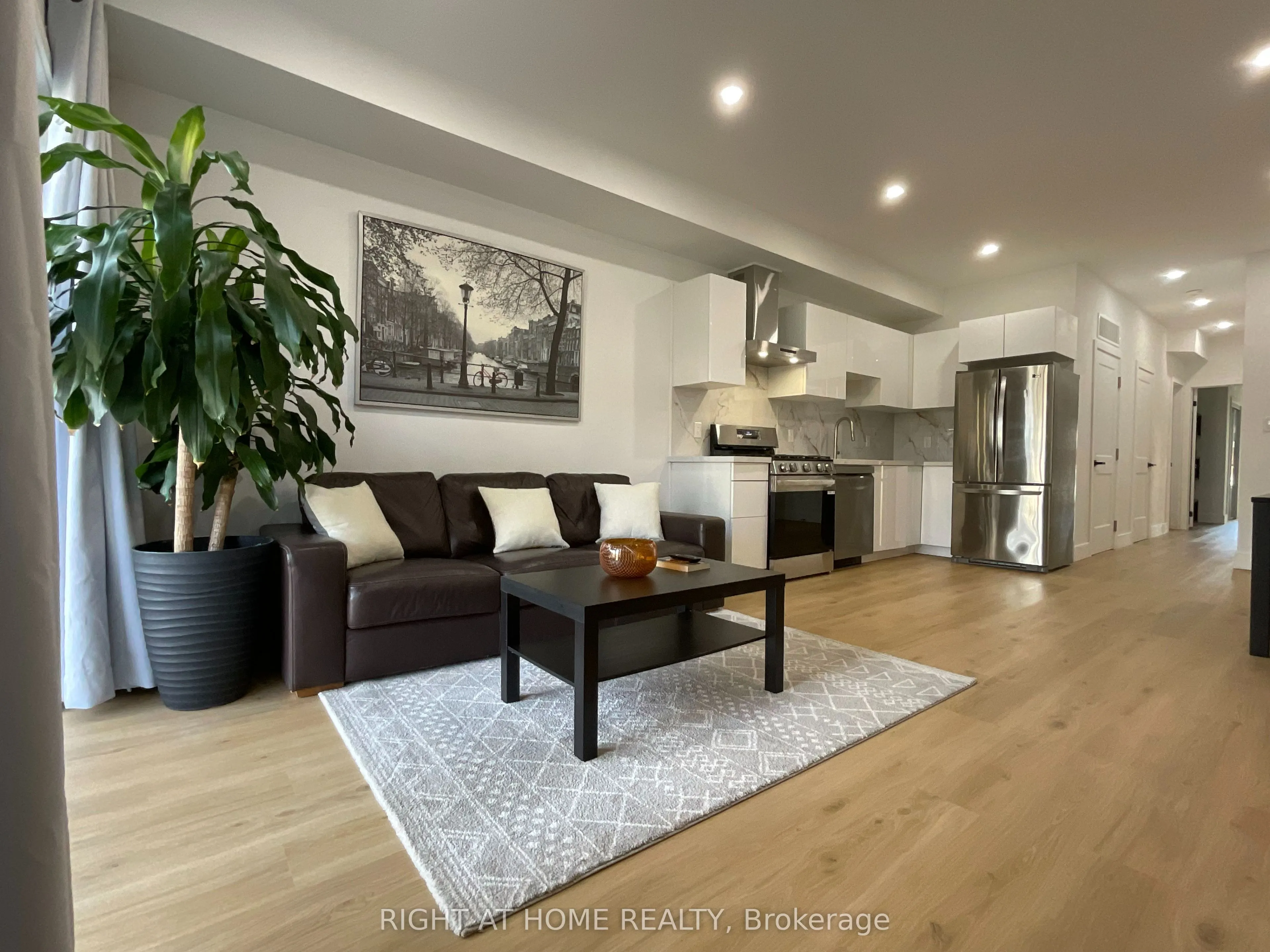 674 Manning Avenue, #Main Floor