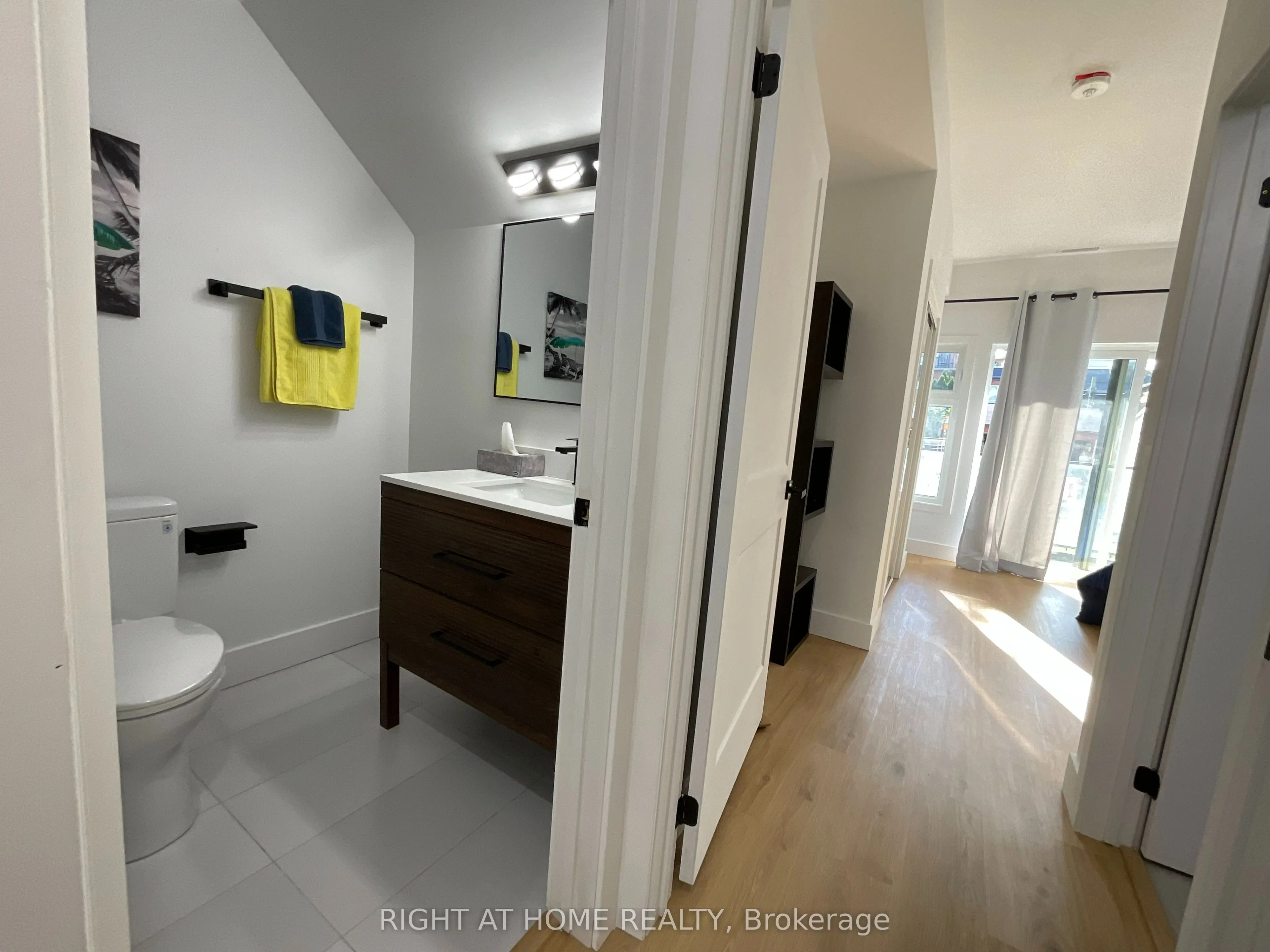 674 Manning Avenue, #Main Floor