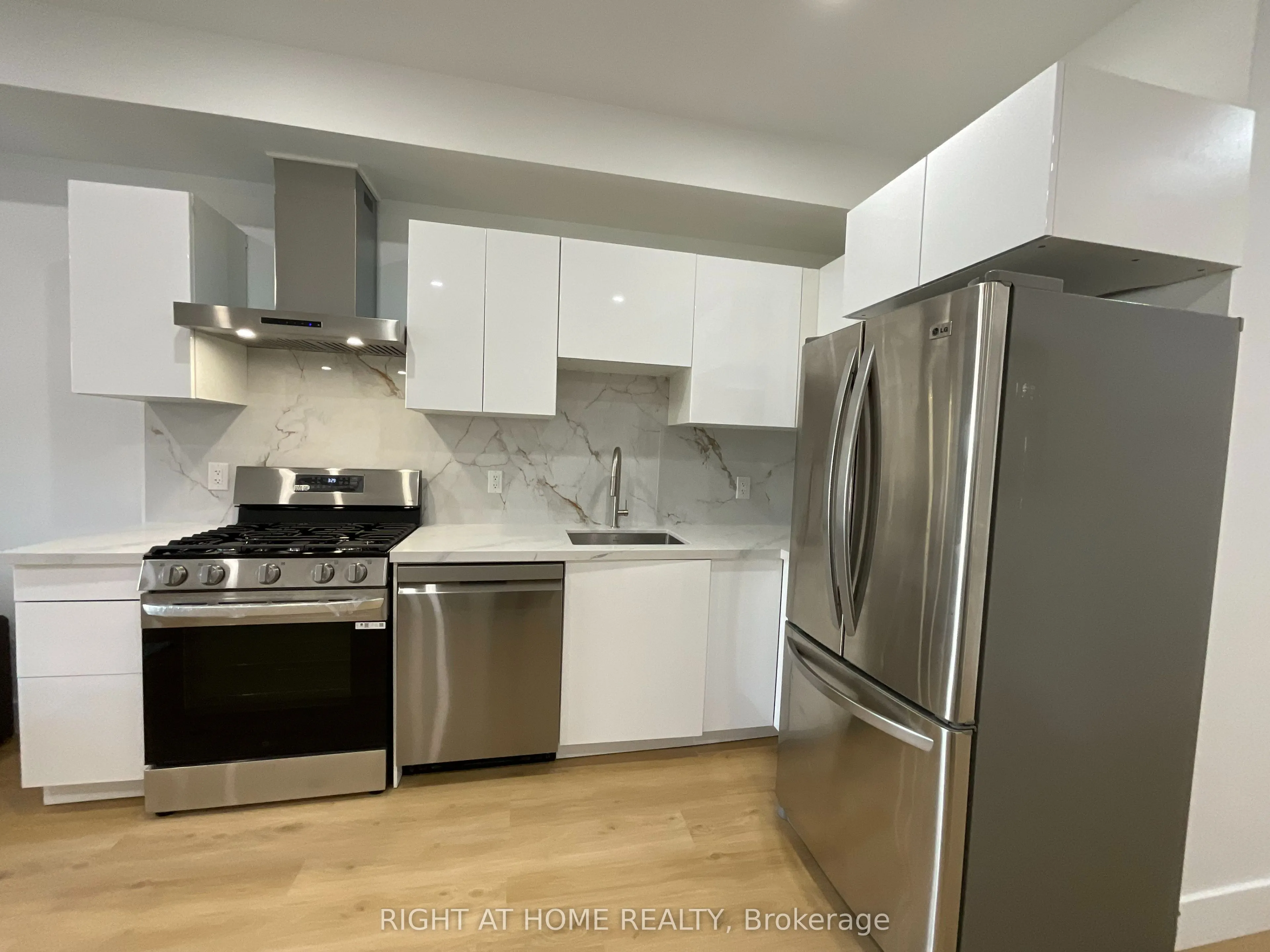 674 Manning Avenue, #Main Floor
