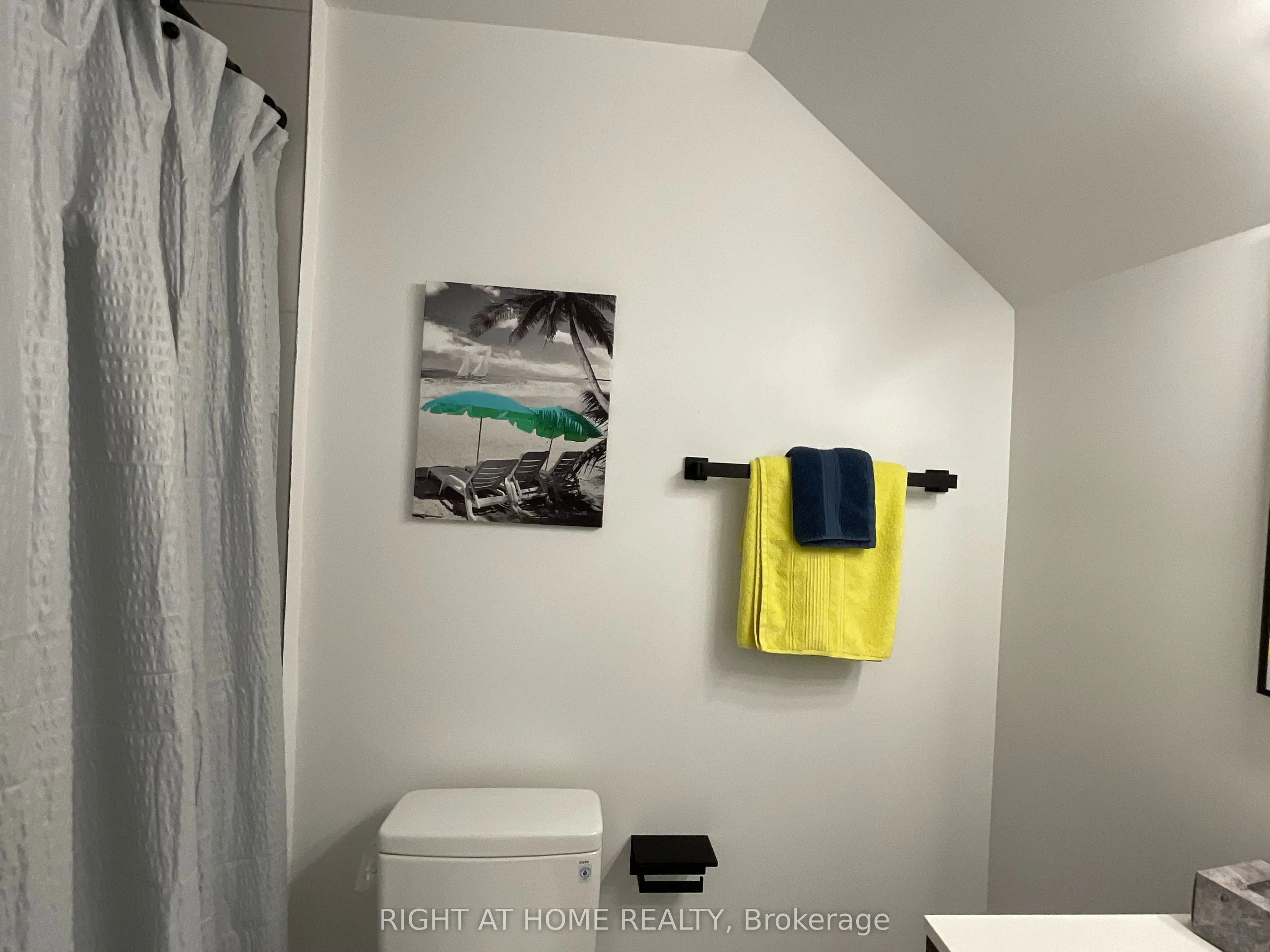 674 Manning Avenue, #Main Floor