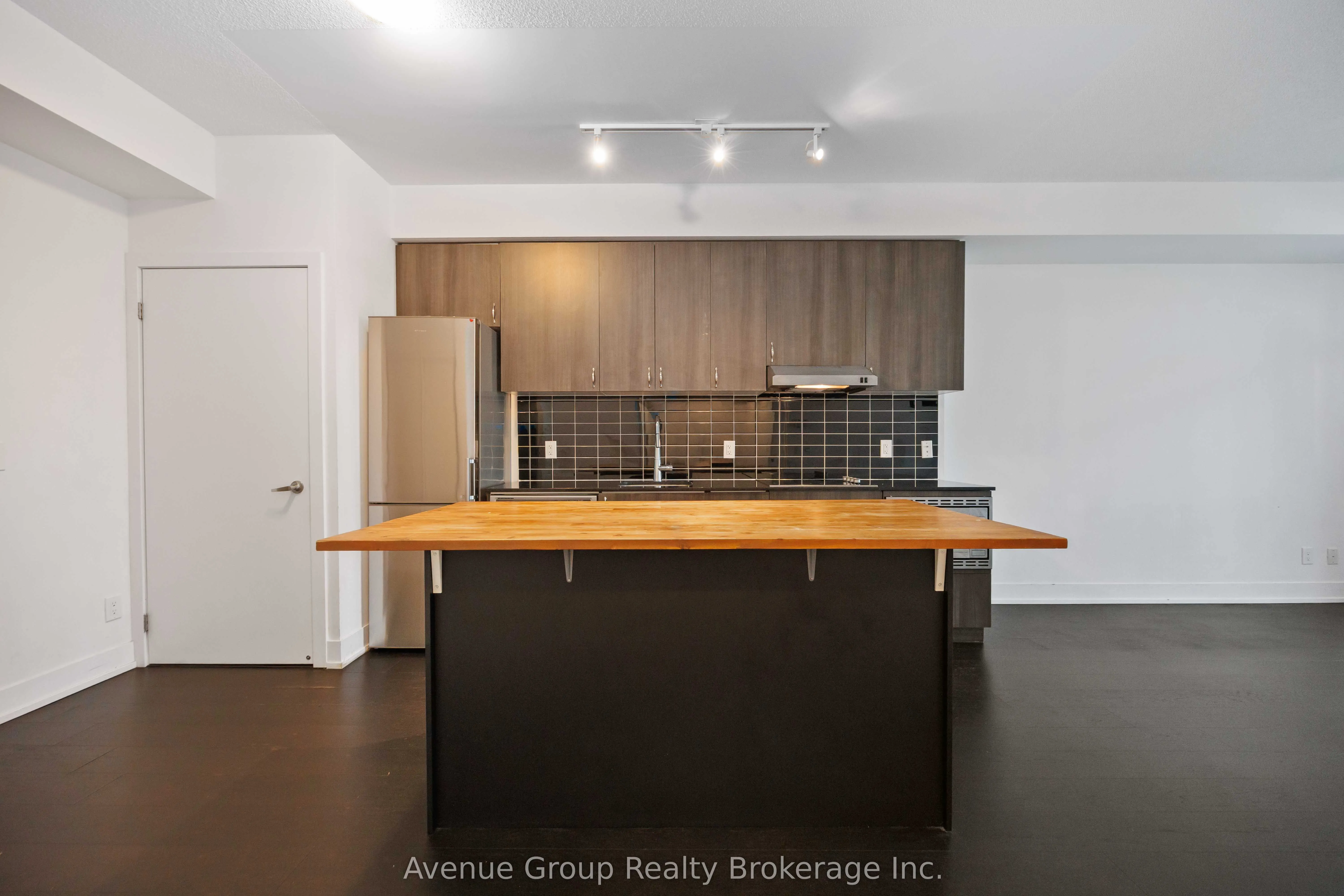 7 Kenaston Gardens, #316