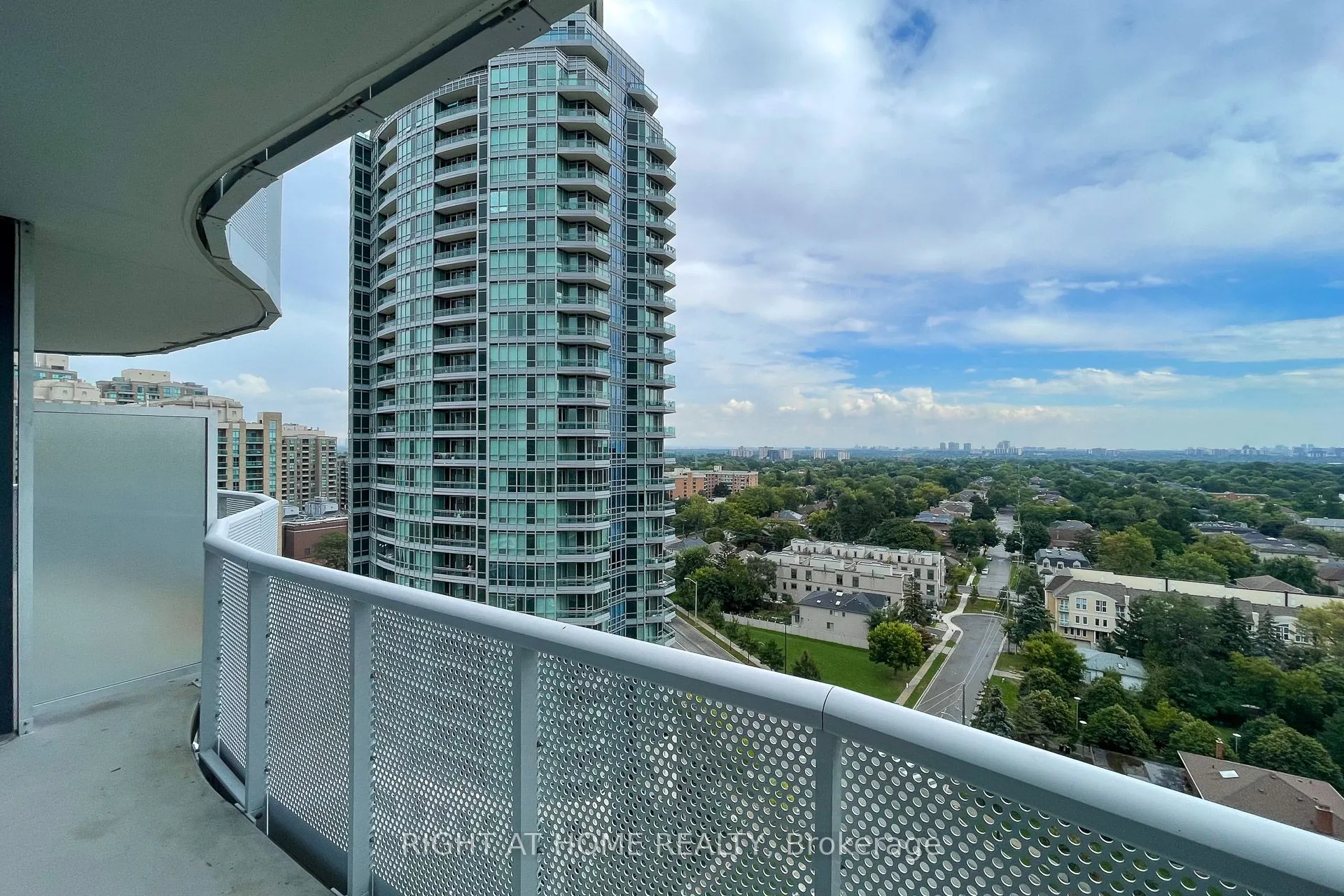 15 HOLMES Avenue, #1409