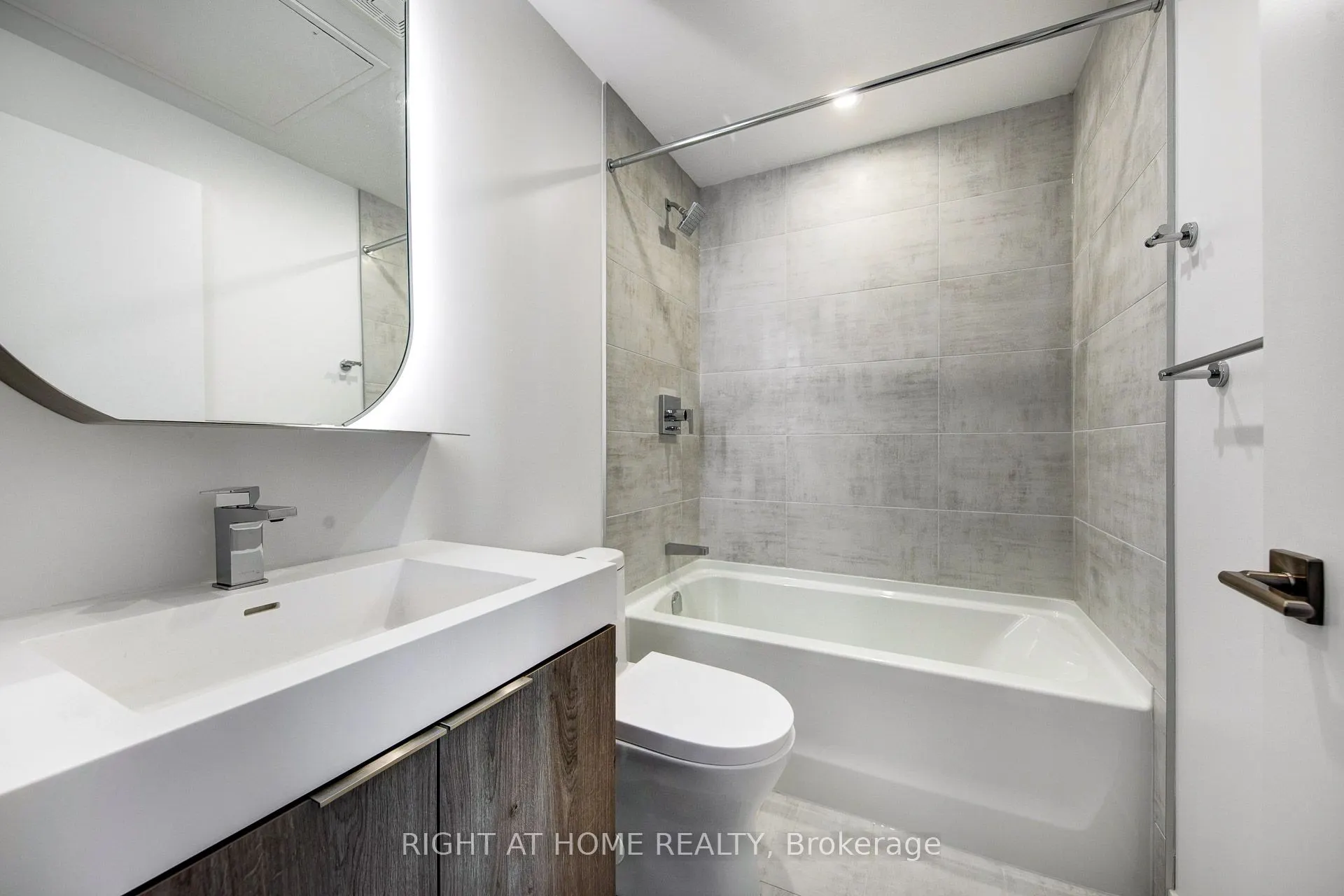 15 HOLMES Avenue, #1409