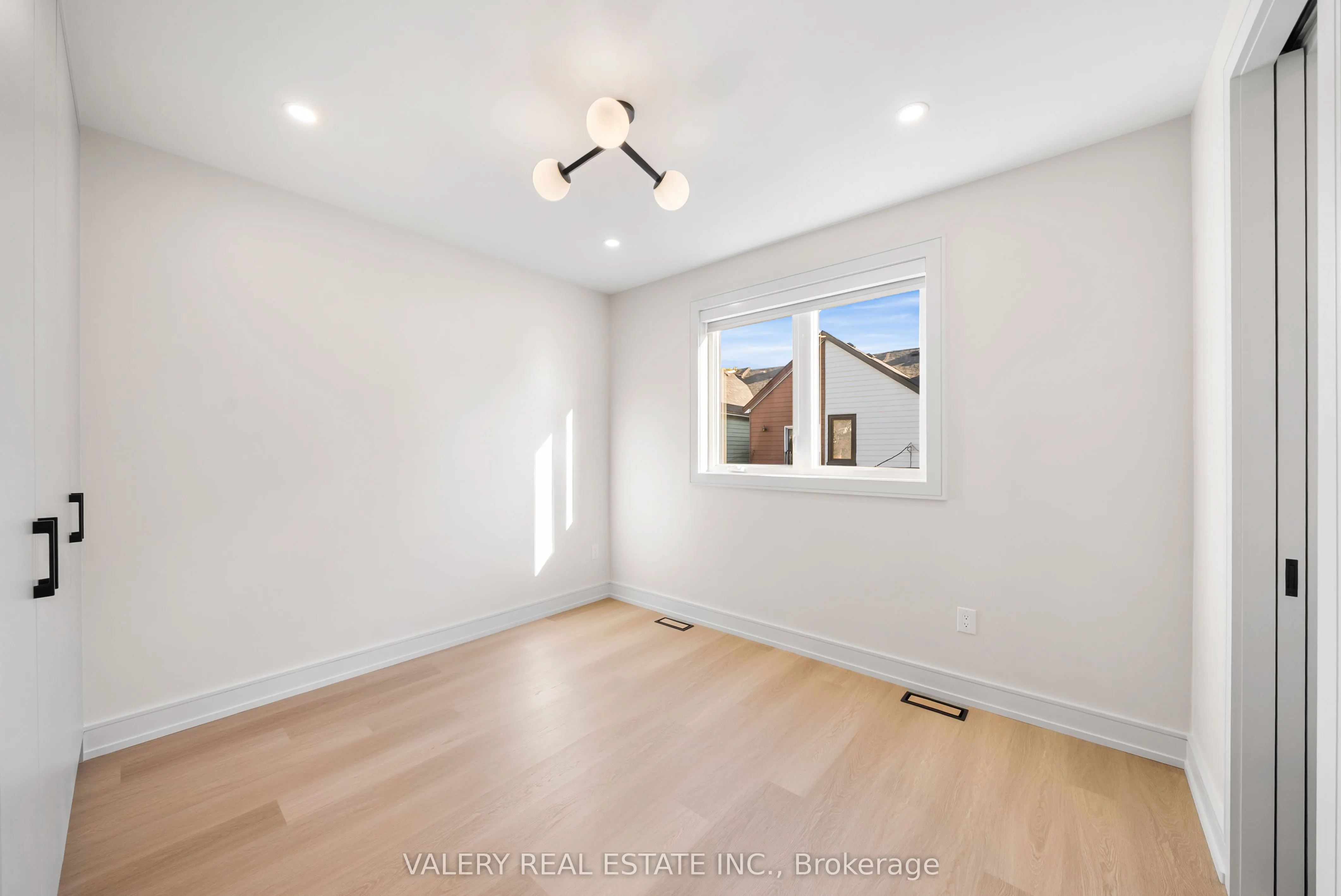 84 Argyle Street, #LANEWAY