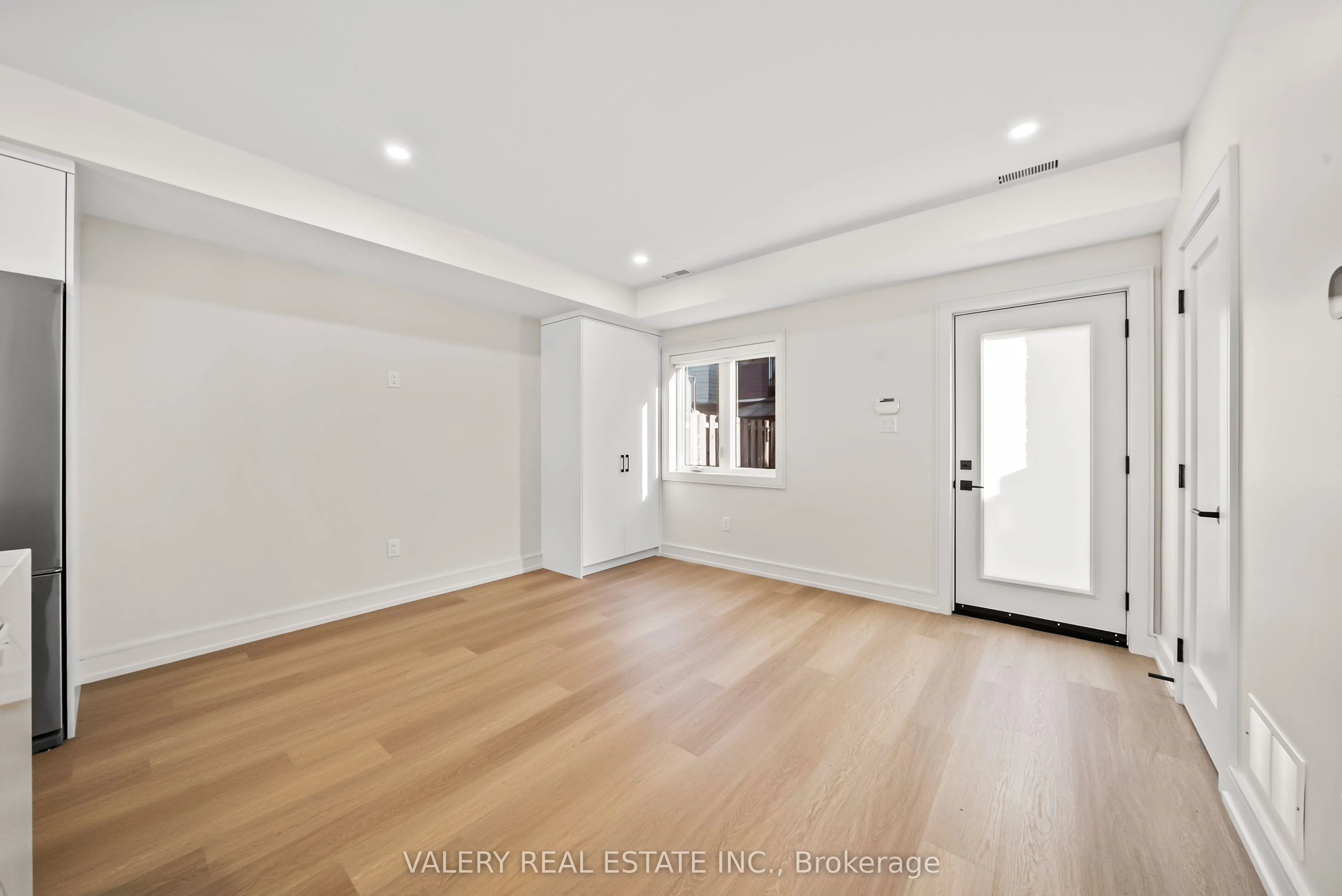 84 Argyle Street, #LANEWAY