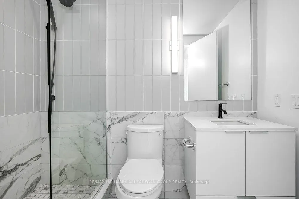327 King Street W, #4003