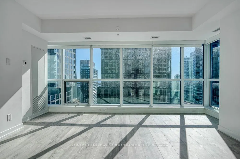 327 King Street W, #4003