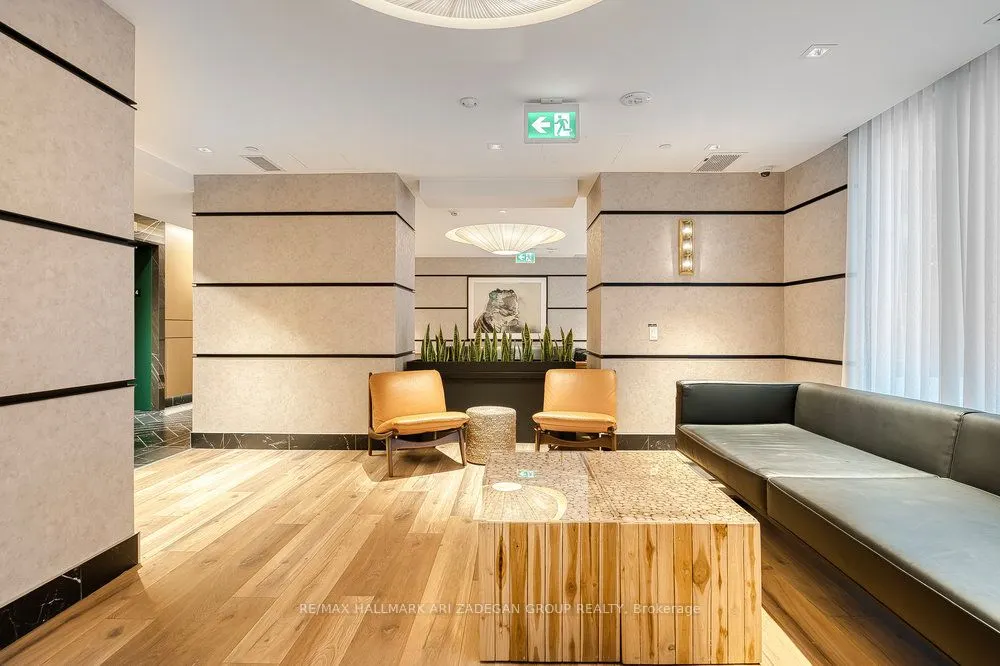 327 King Street W, #4003