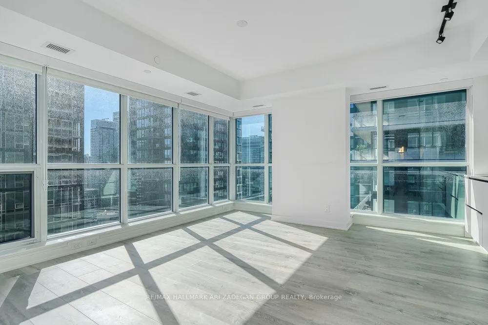 327 King Street W, #4003