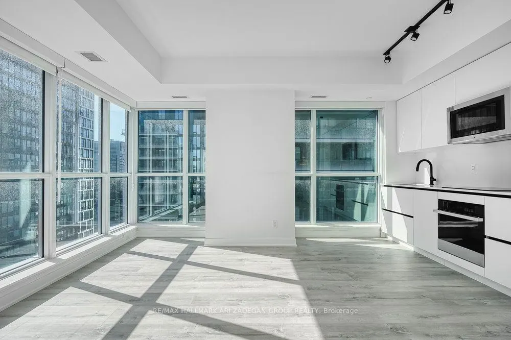 327 King Street W, #4003