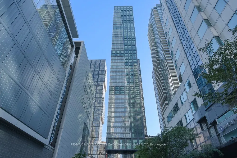 327 King Street W, #4003