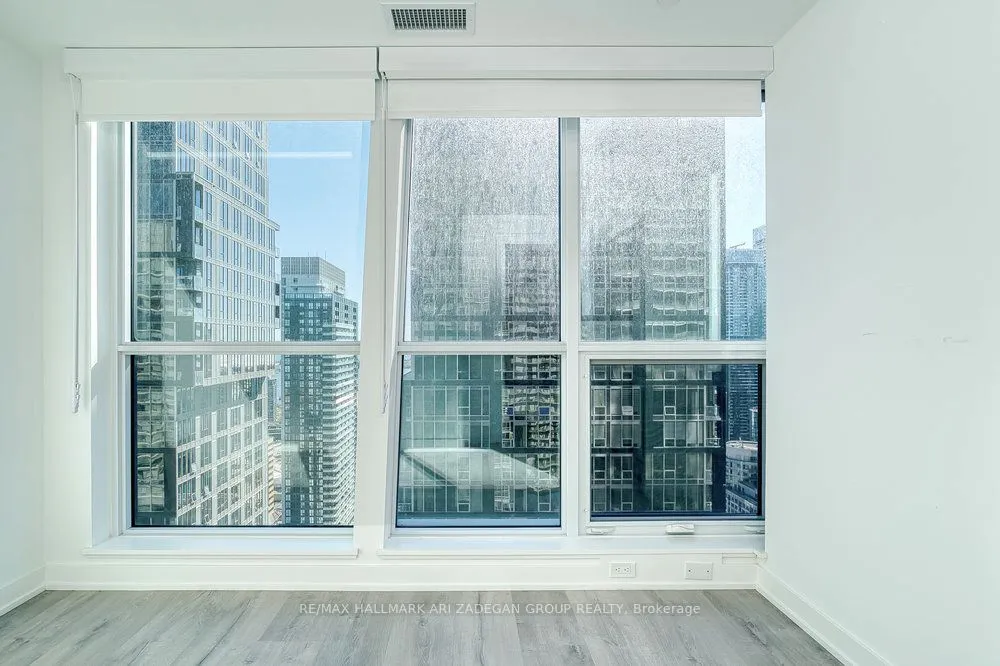 327 King Street W, #4003