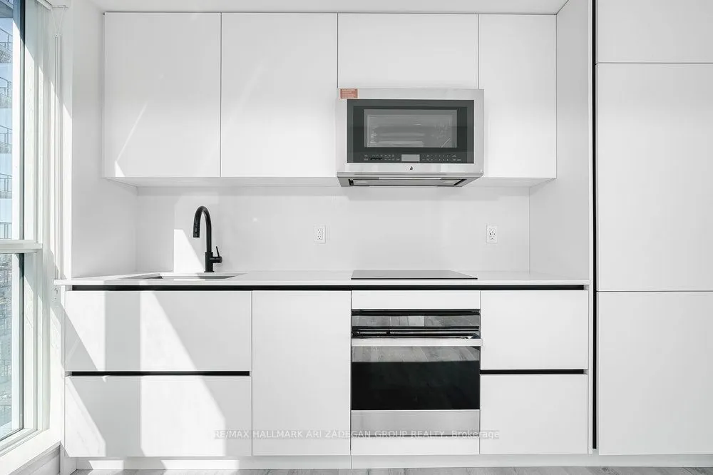 327 King Street W, #4003