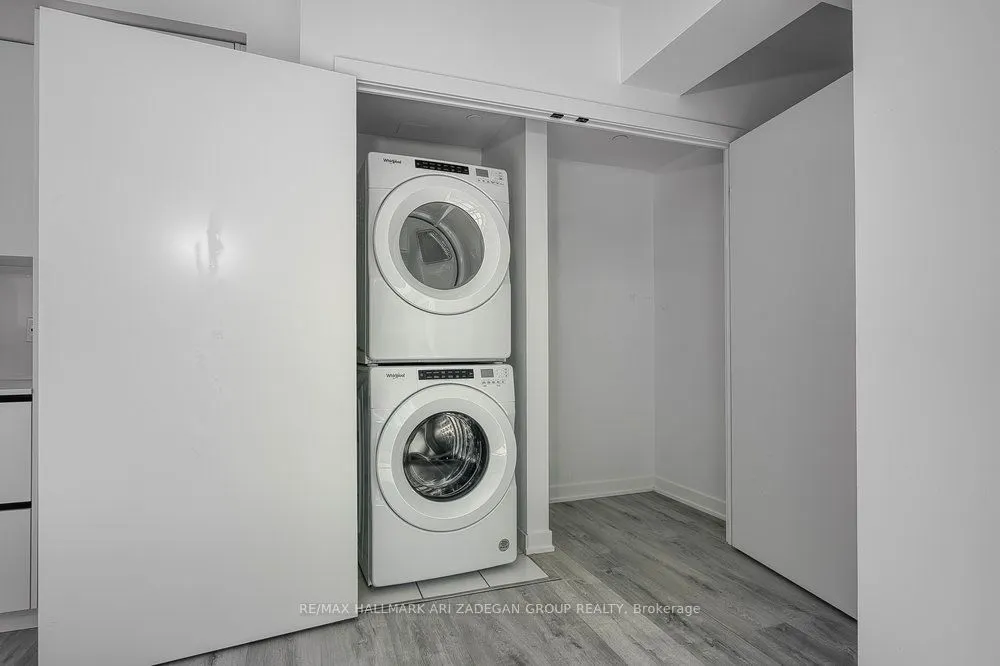 327 King Street W, #4003