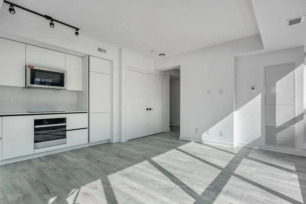 327 King Street W, #4003
