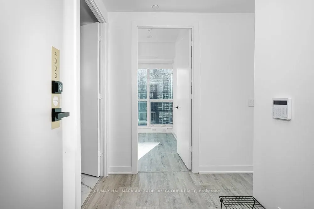 327 King Street W, #4003