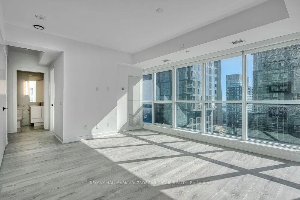 327 King Street W, #4003