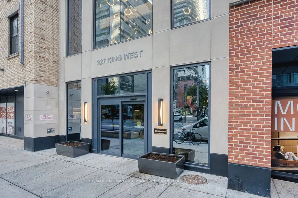 327 King Street W, #4003