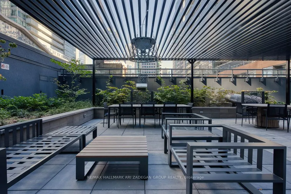 327 King Street W, #4003