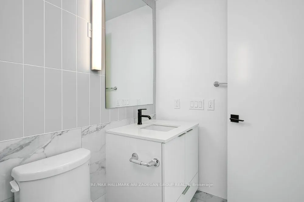 327 King Street W, #4003