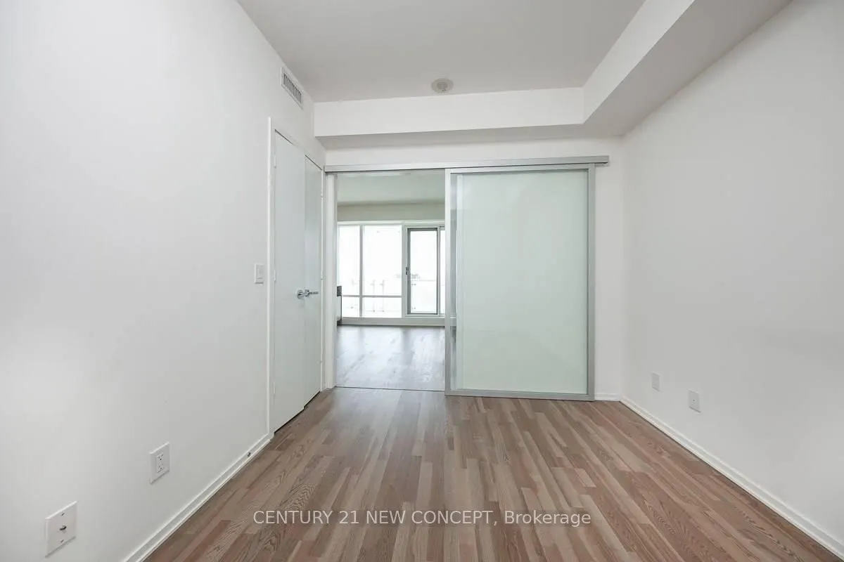 1 Bloor Street E, #2402
