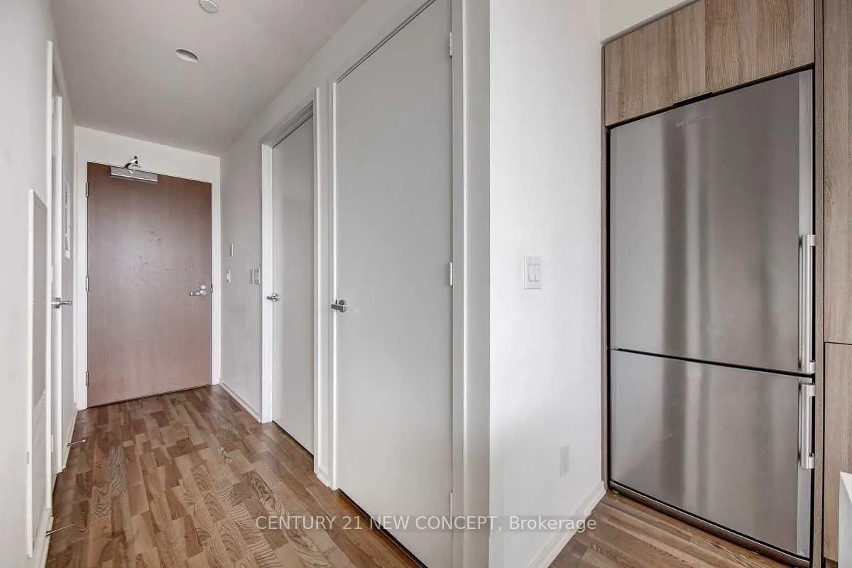 1 Bloor Street E, #2402