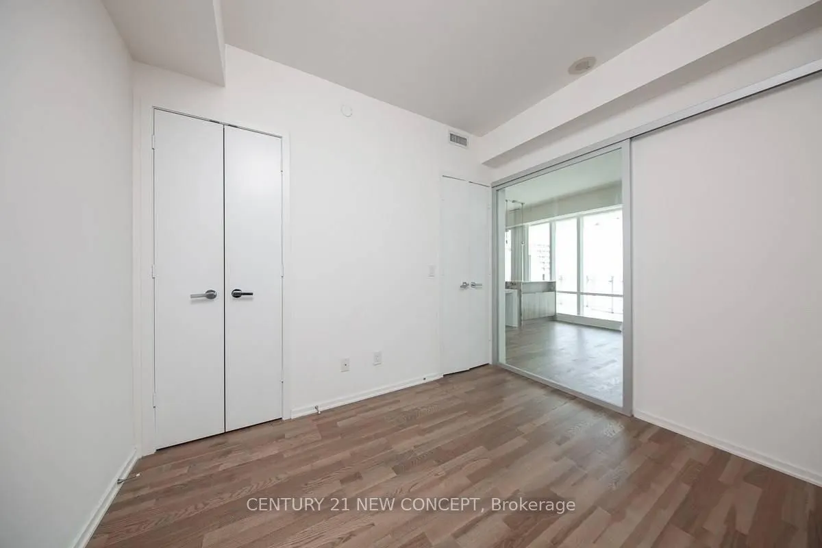 1 Bloor Street E, #2402