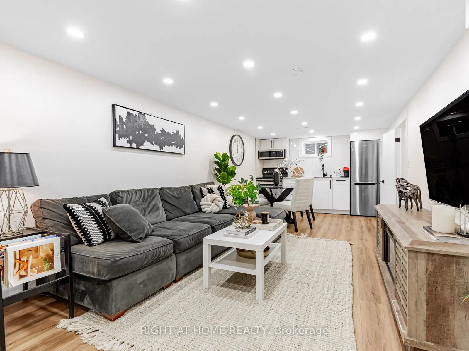 43 Kingland Crescent