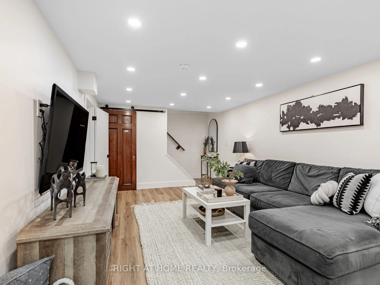 43 Kingland Crescent
