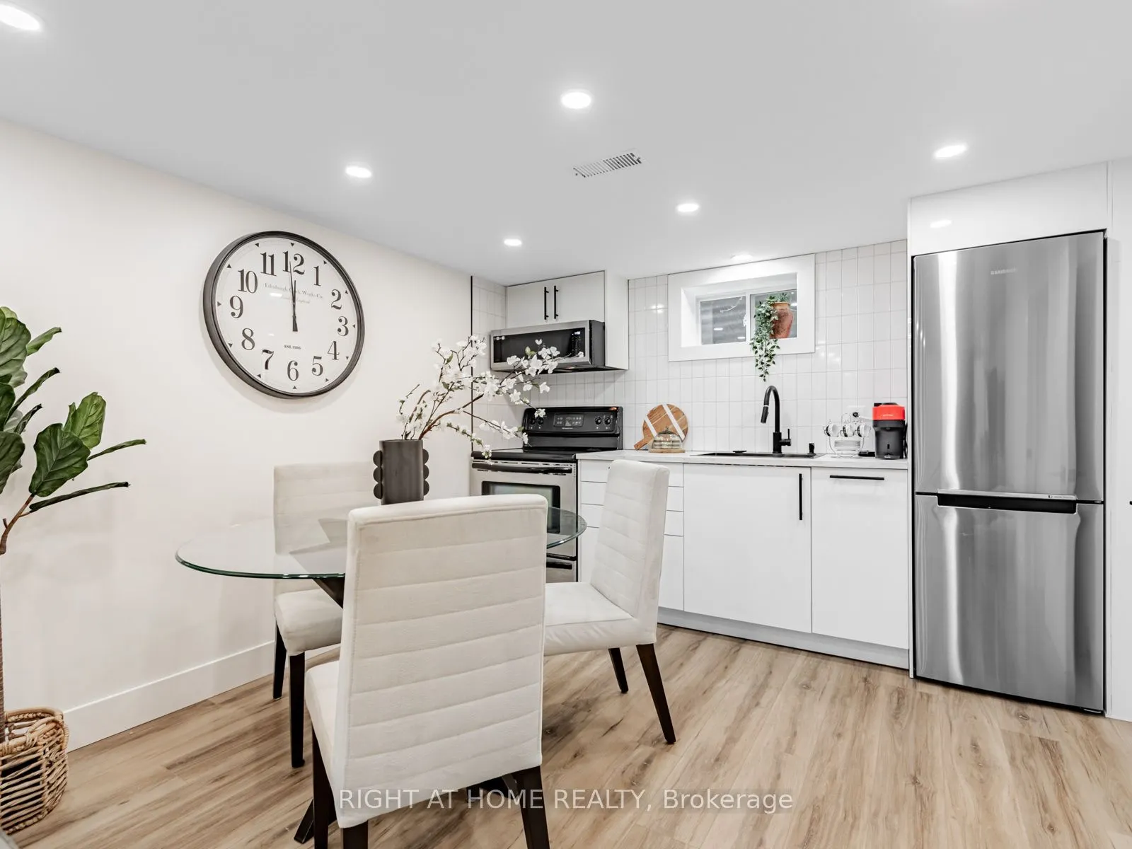 43 Kingland Crescent