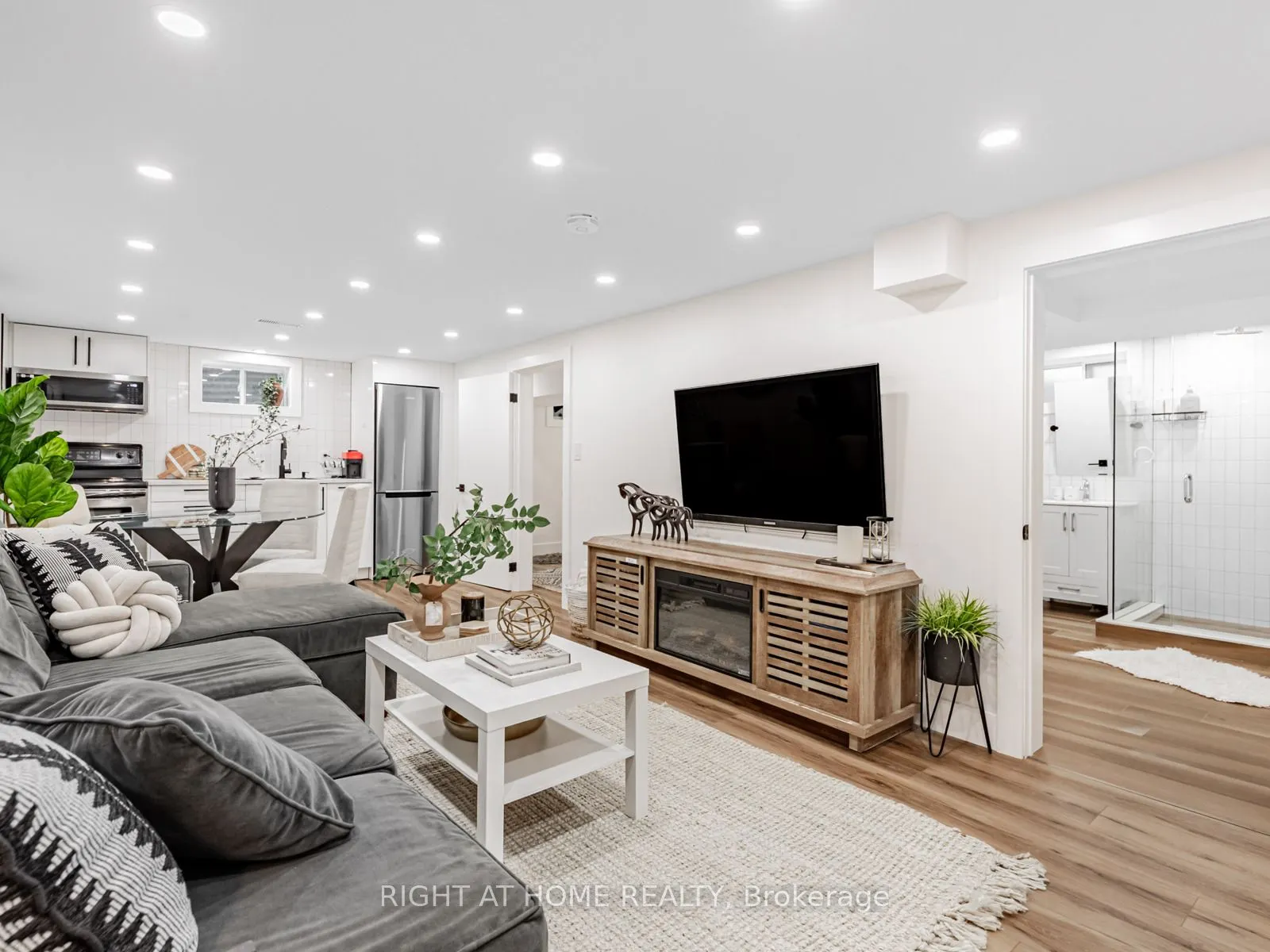 43 Kingland Crescent