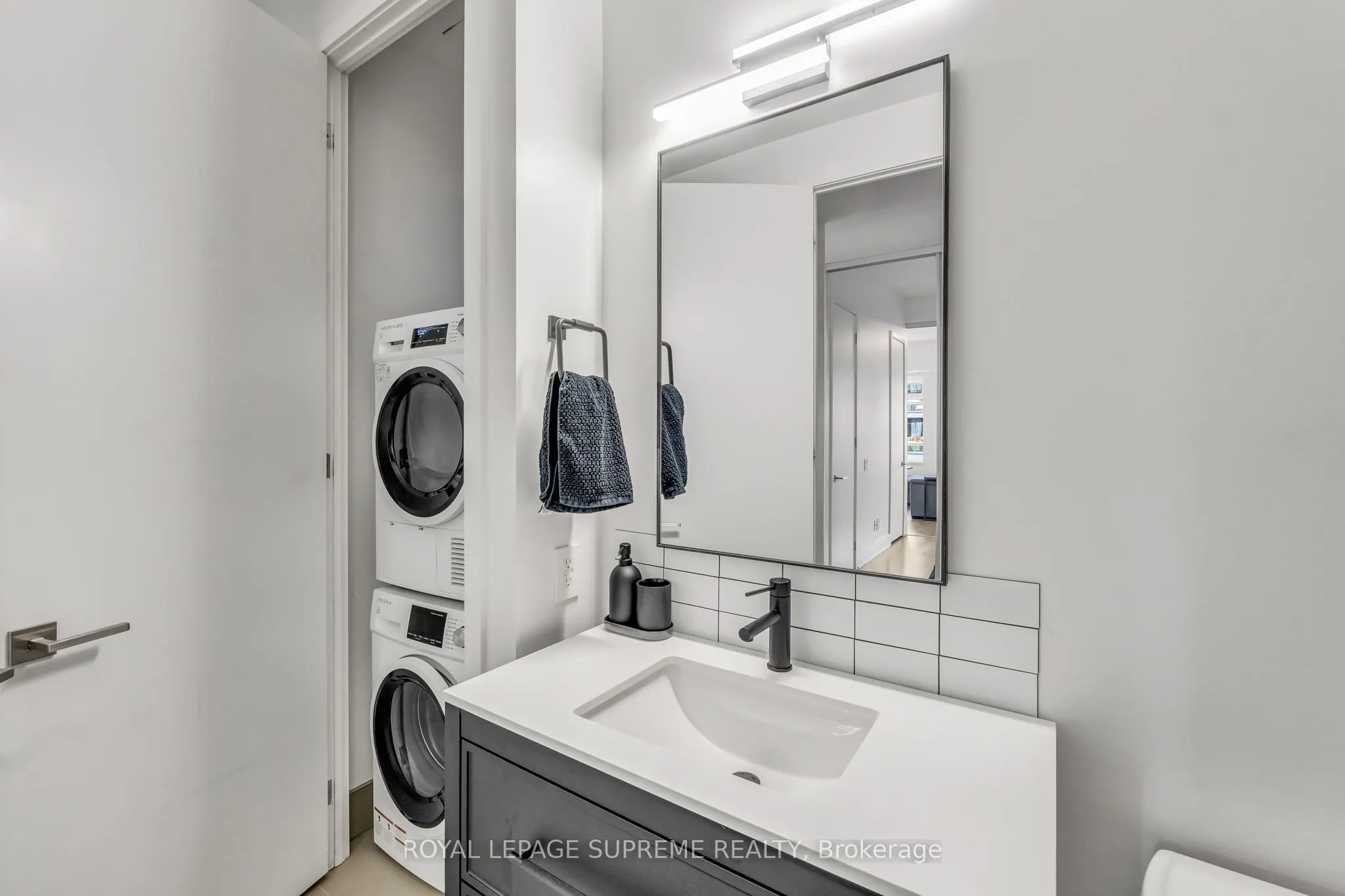 111 St Clair Avenue W, #604
