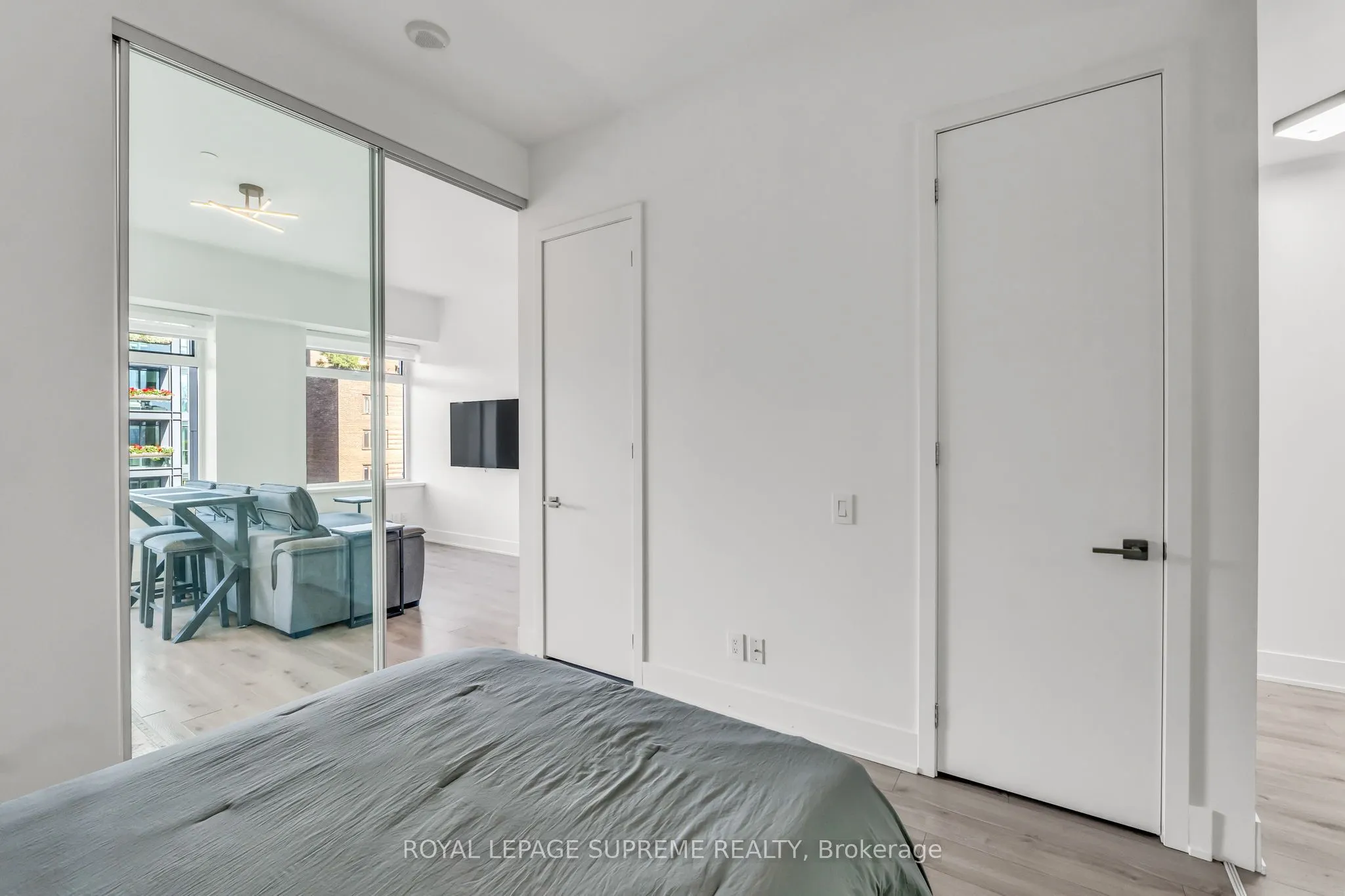 111 St Clair Avenue W, #604