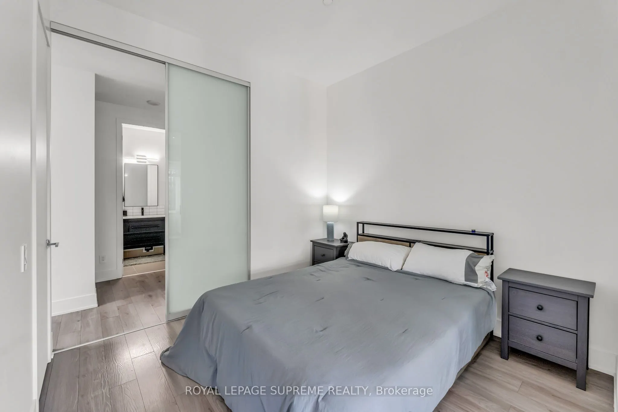 111 St Clair Avenue W, #604