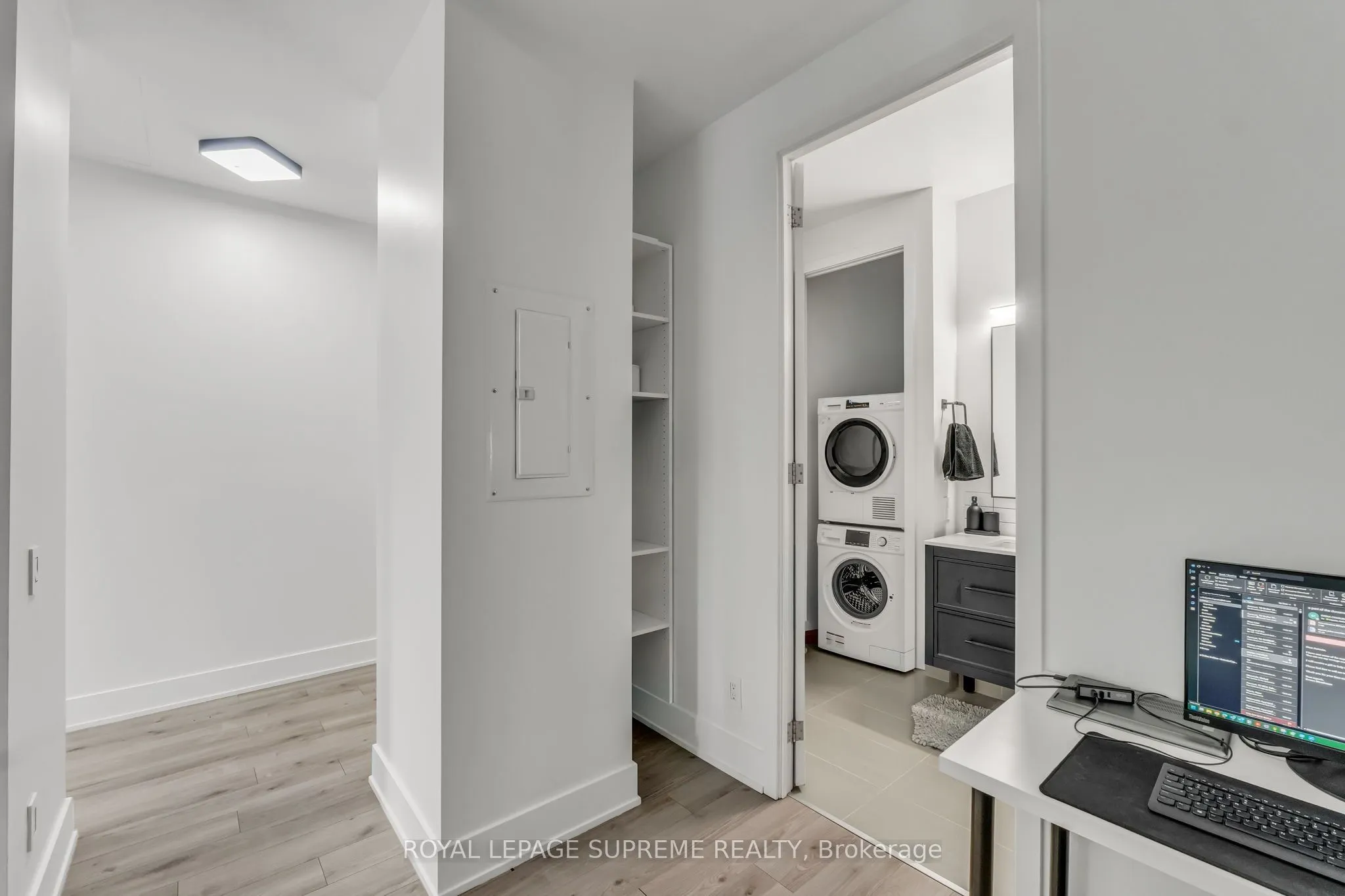 111 St Clair Avenue W, #604