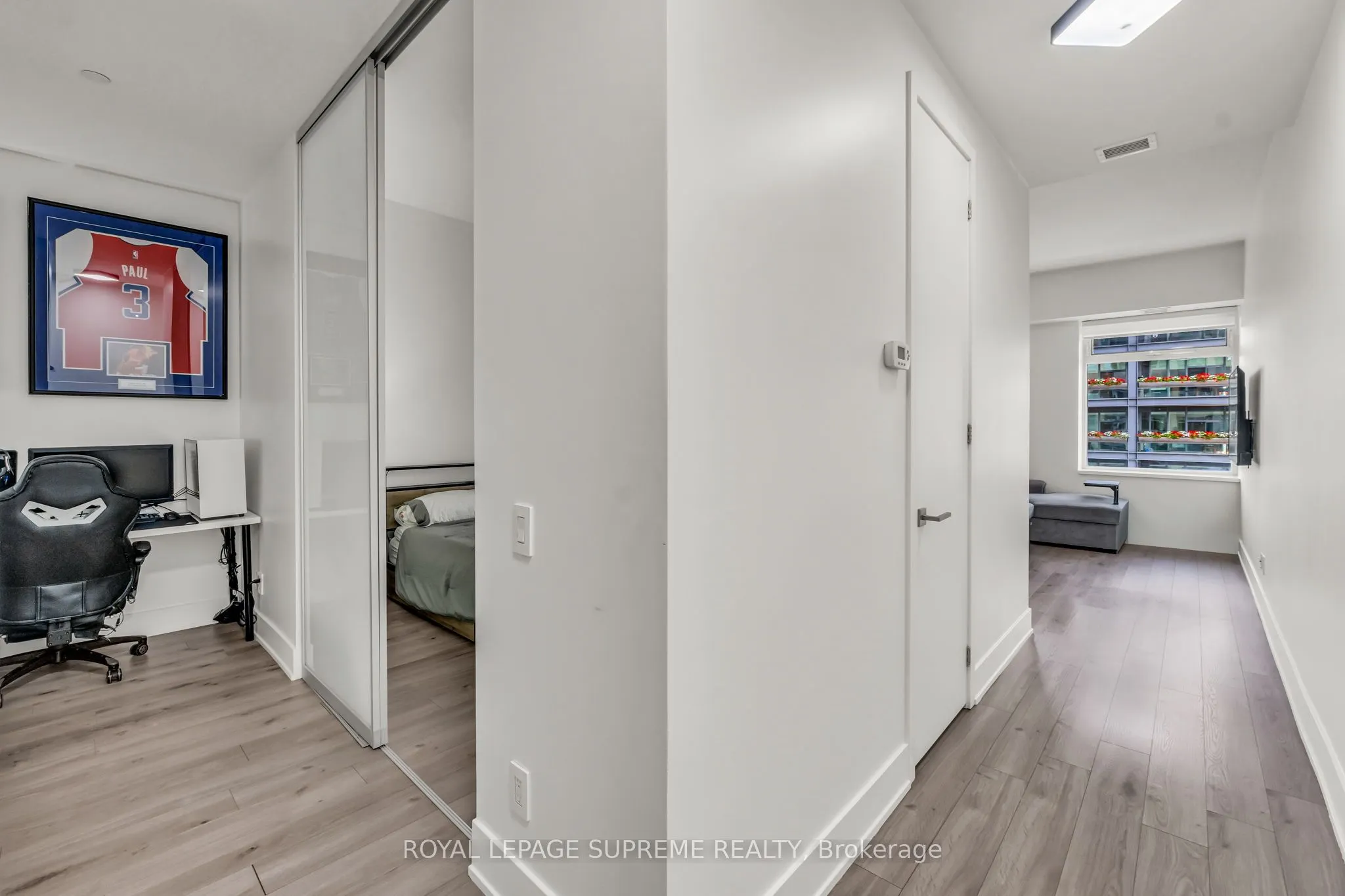 111 St Clair Avenue W, #604