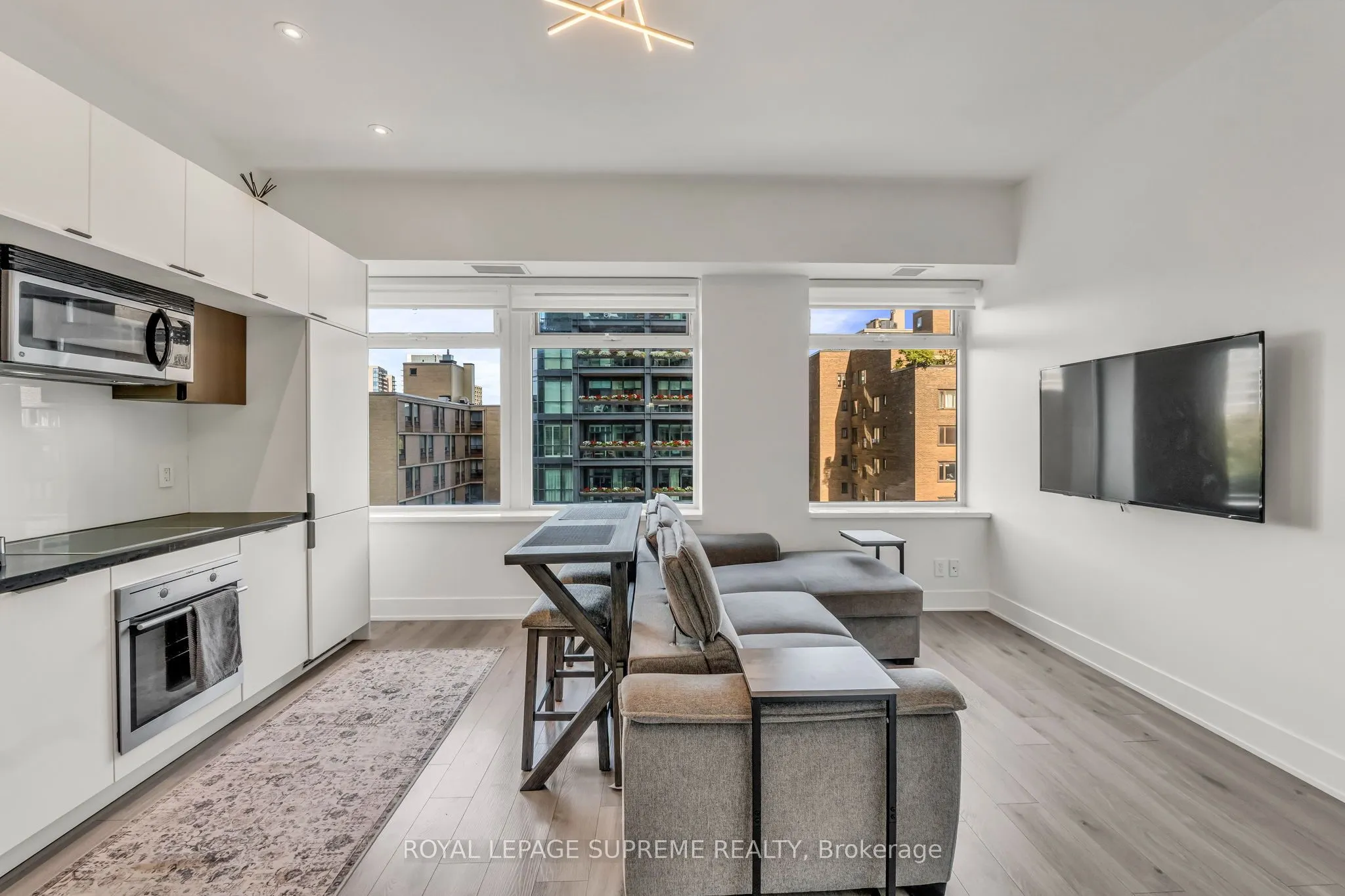 111 St Clair Avenue W, #604