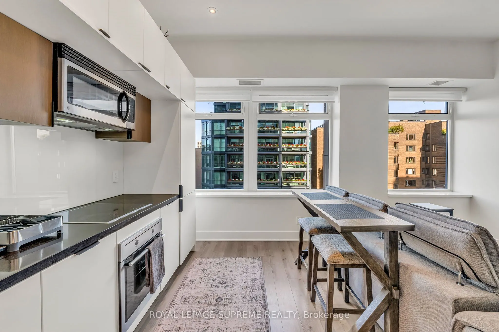 111 St Clair Avenue W, #604
