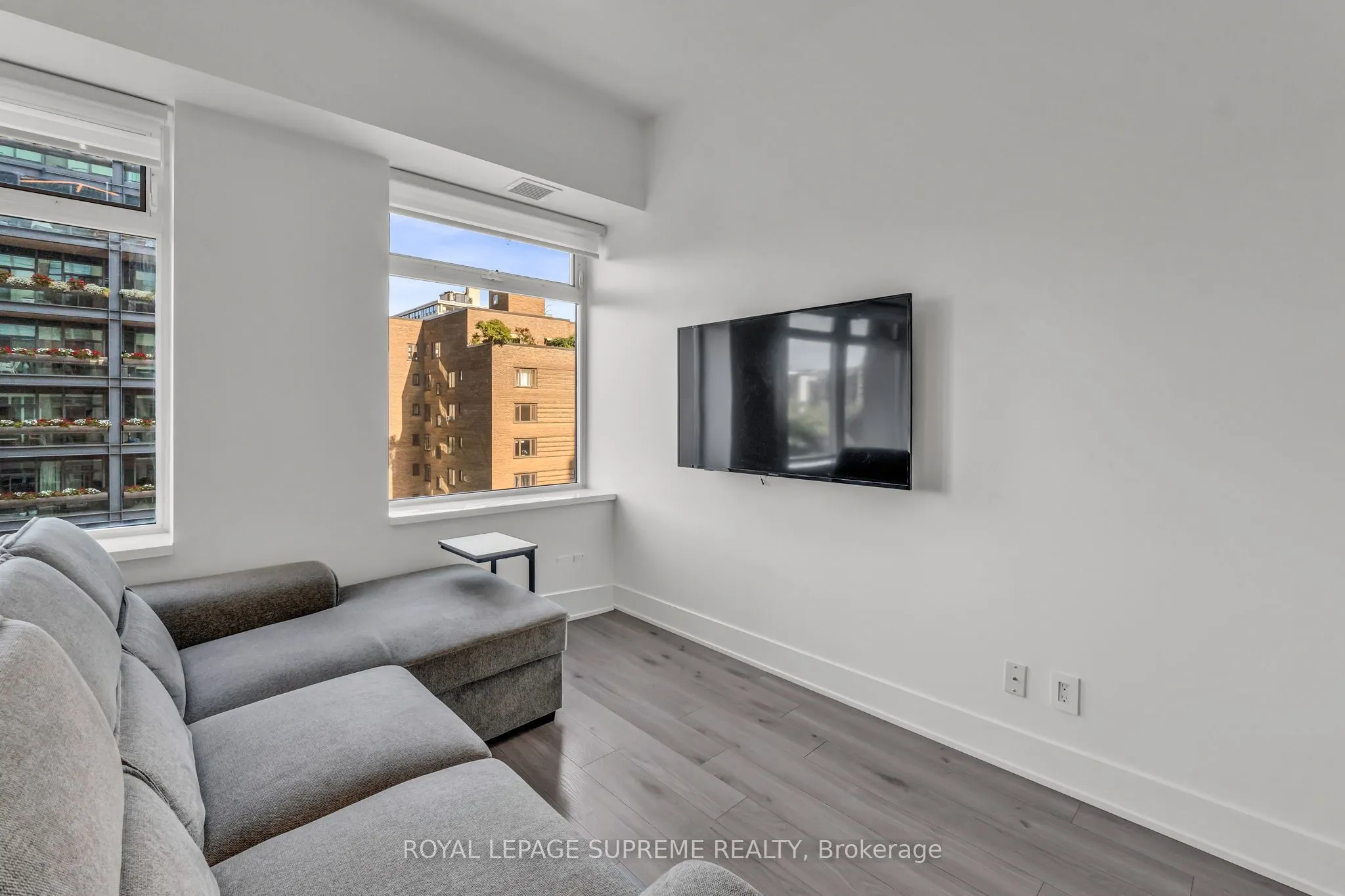 111 St Clair Avenue W, #604