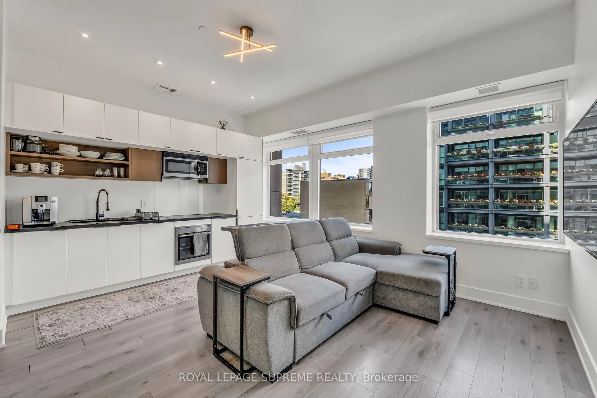 111 St Clair Avenue W, #604