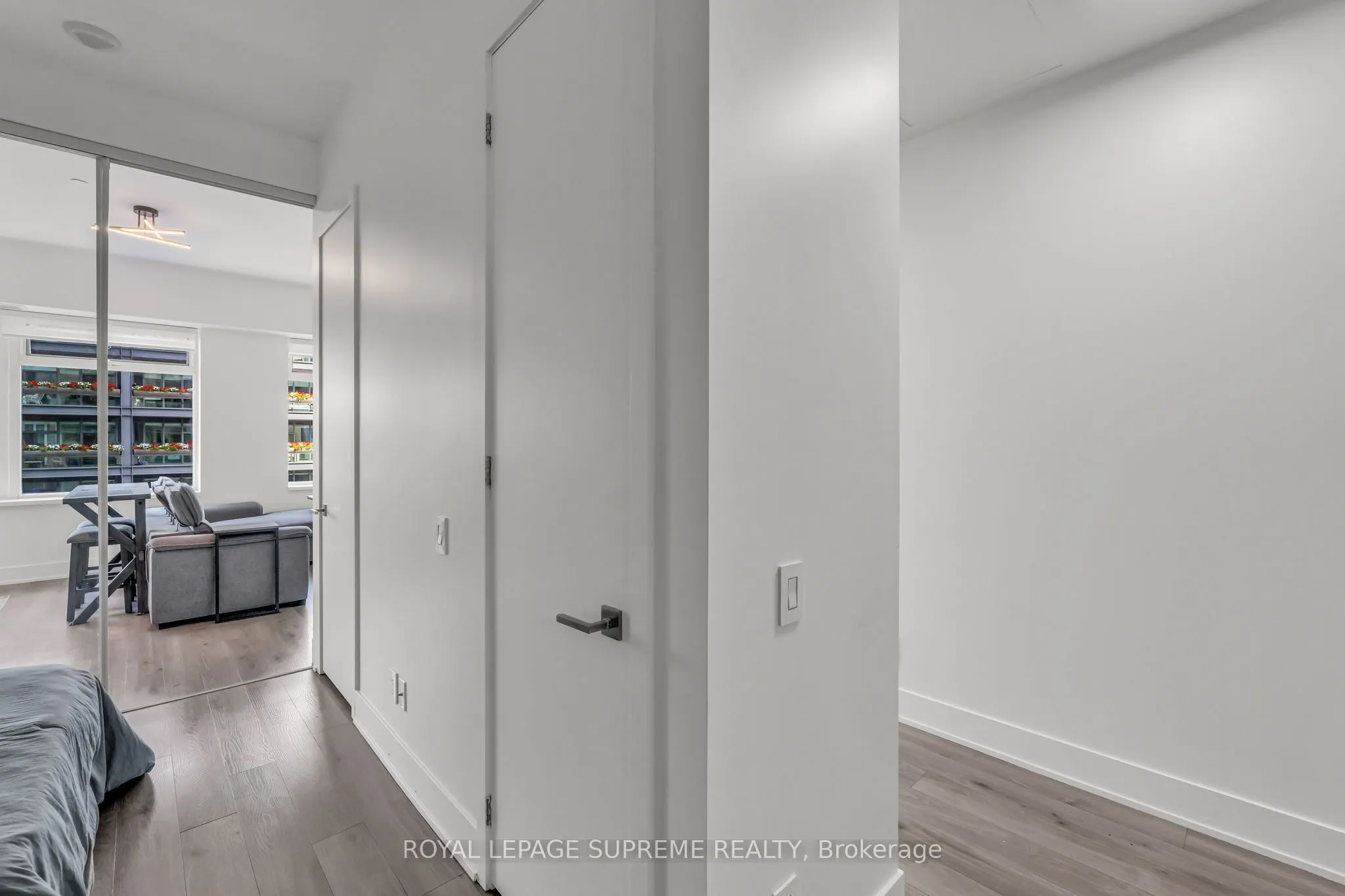 111 St Clair Avenue W, #604