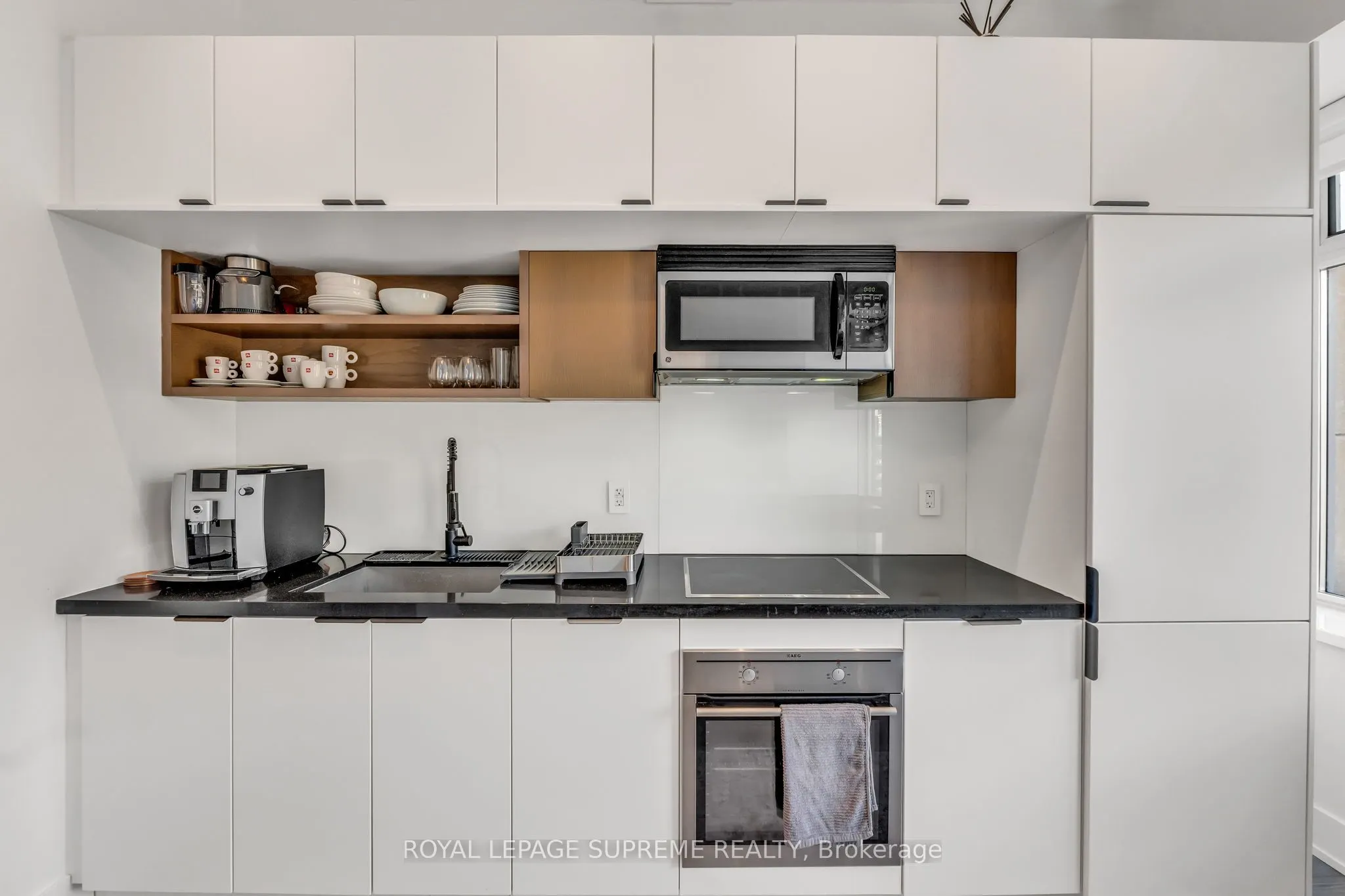 111 St Clair Avenue W, #604