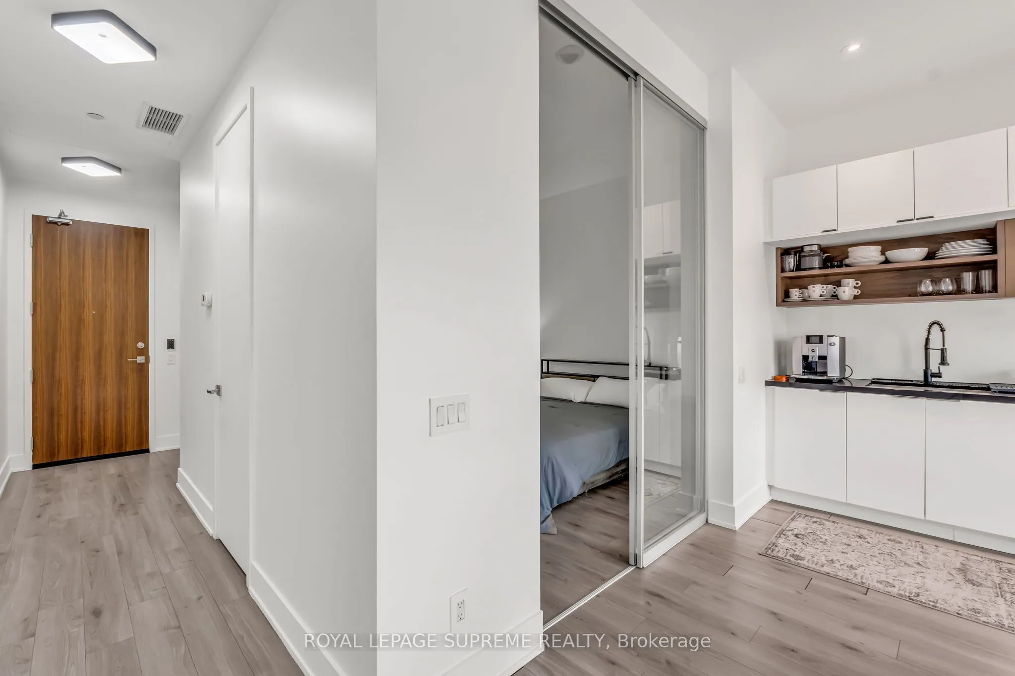 111 St Clair Avenue W, #604