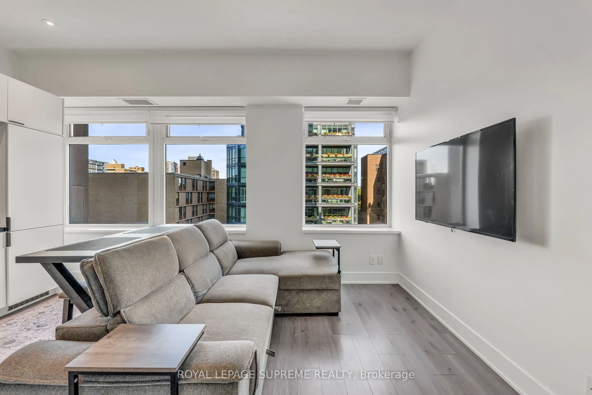 111 St Clair Avenue W, #604